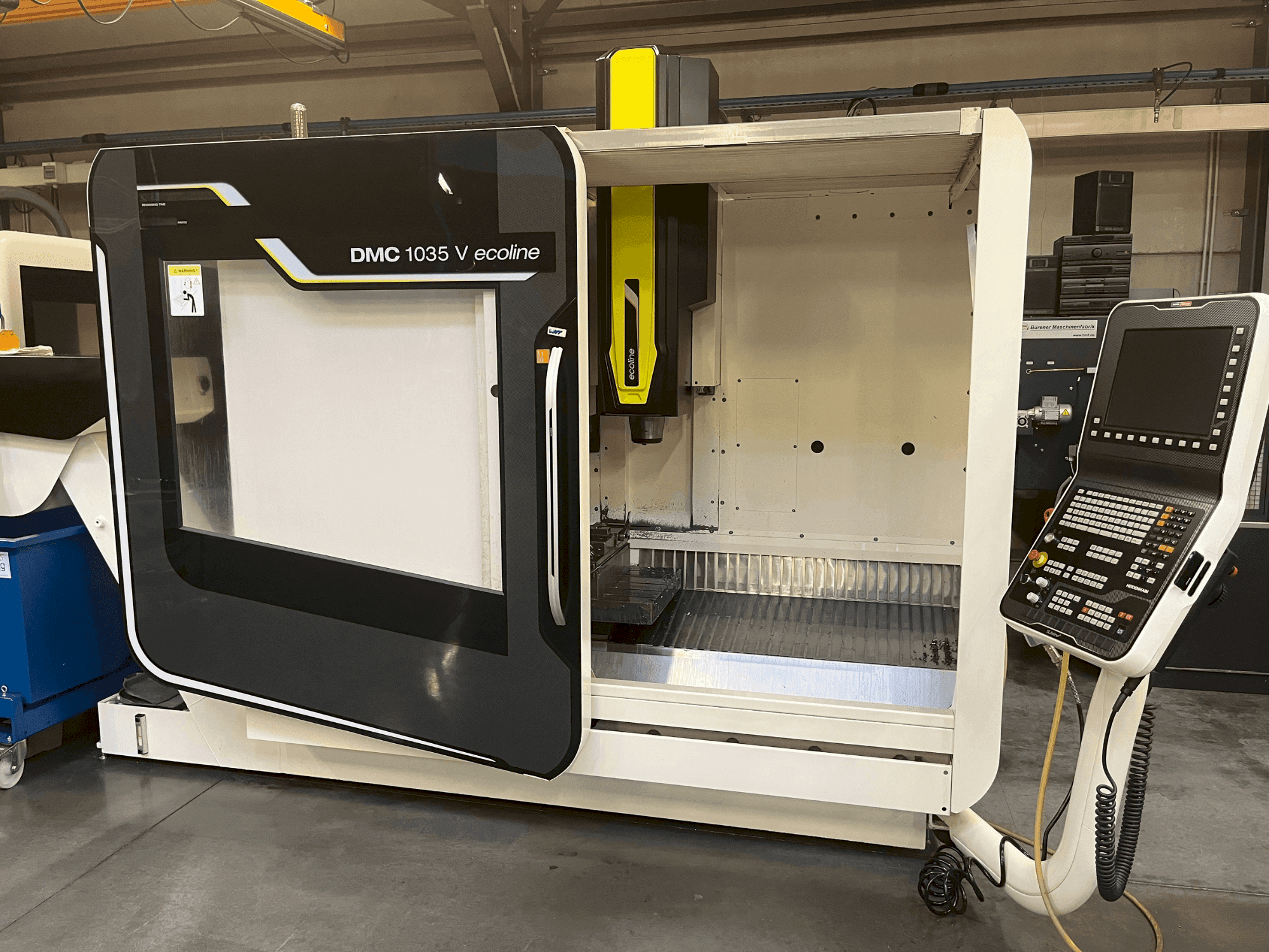 Vista frontale della macchina DMG Gildemeister DMC 1035 V ecoline