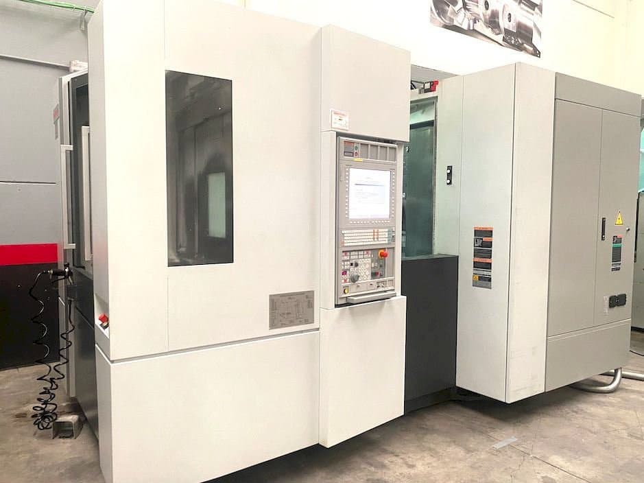Vista frontale della macchina MORI SEIKI NH 5000 DCG