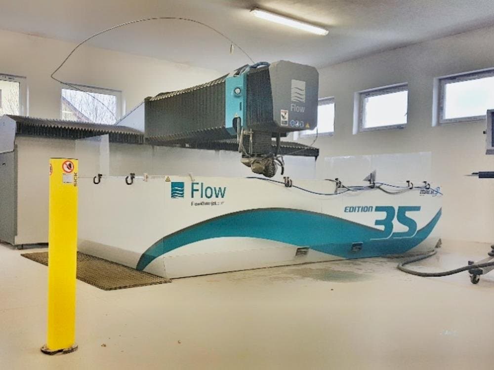 Vista frontale della macchina Flow MACH 3-4020b Edition 35