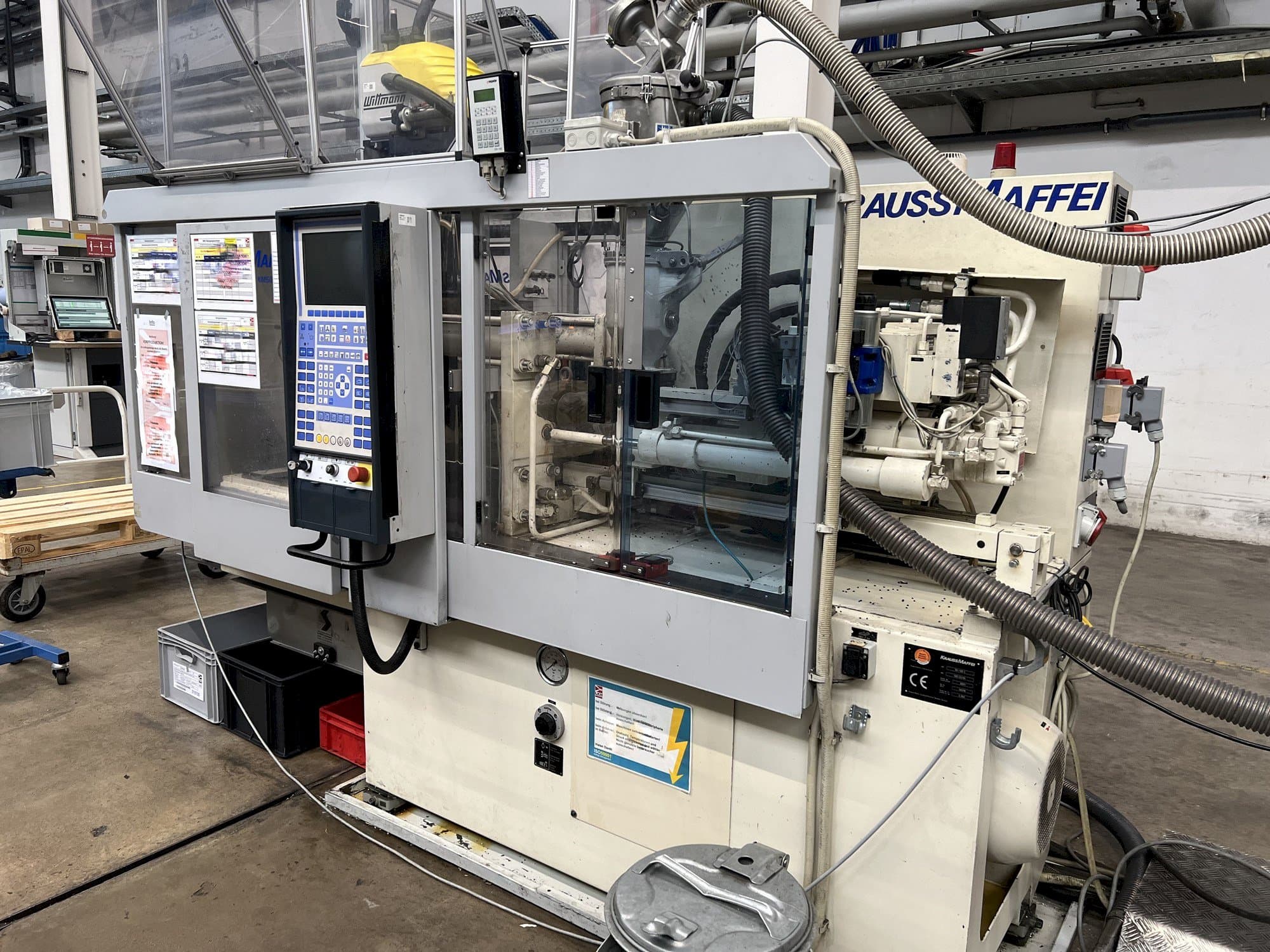 Vista frontale della macchina Krauss Maffei KM 50-125 C1