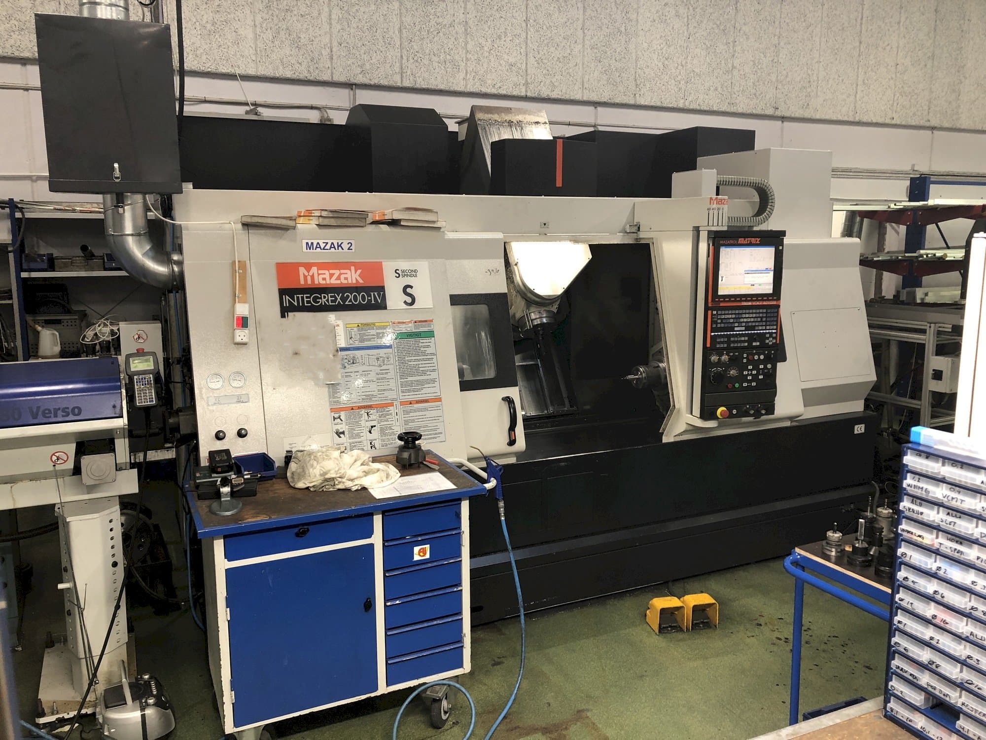 Vista frontale della macchina Mazak INTEGREX 200-IV