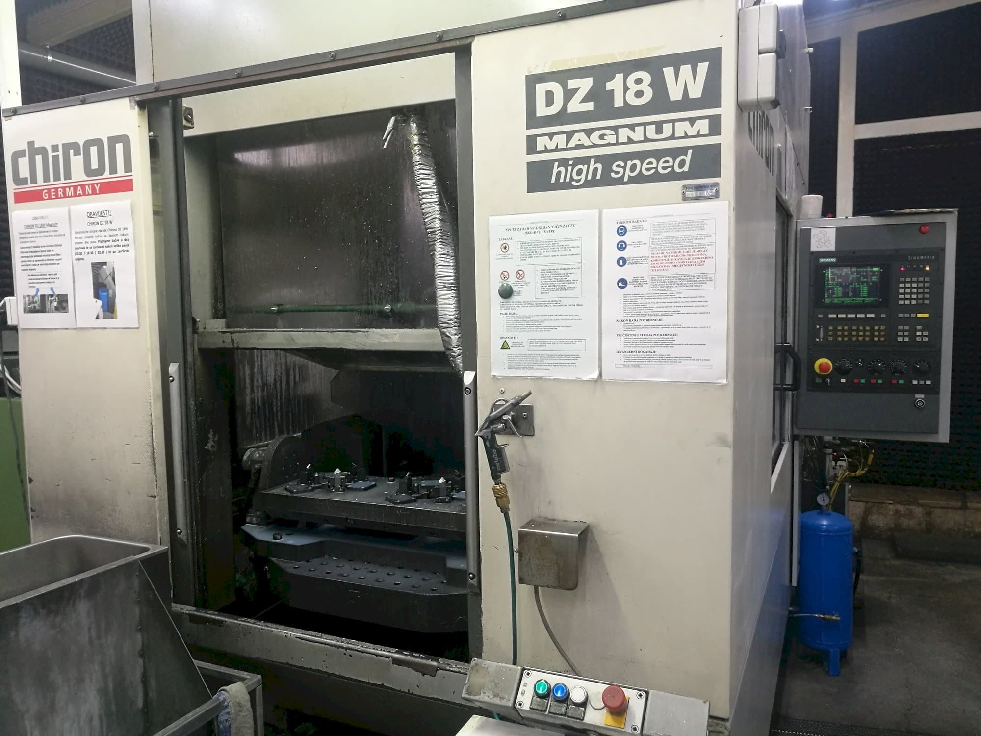 Vista frontale della macchina CHIRON DZ 18 W