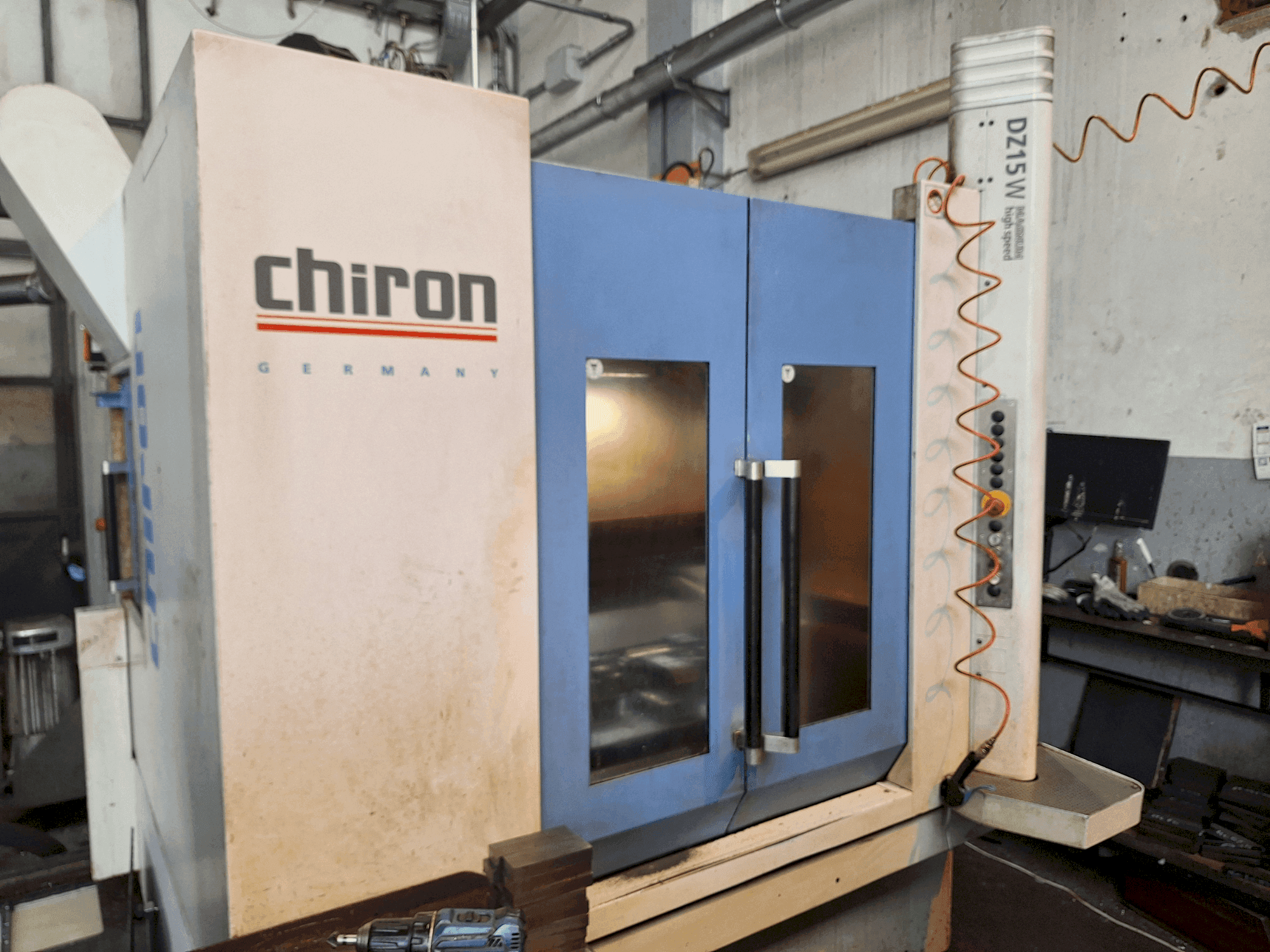 Vista frontale della macchina CHIRON DZ15W Magnum