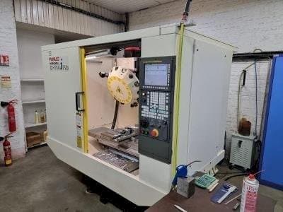 Vista laterale destra della macchina FANUC ROBODRILL α-T14iFib