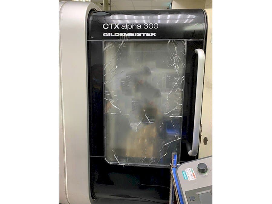Vista frontale della macchina Gildemeister CTX Alpha 300 V4