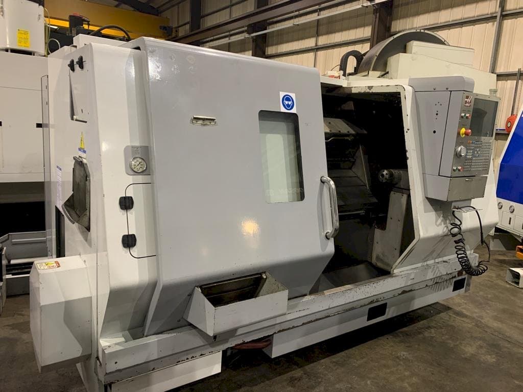 Vista frontale della macchina HAAS SL-30 THE