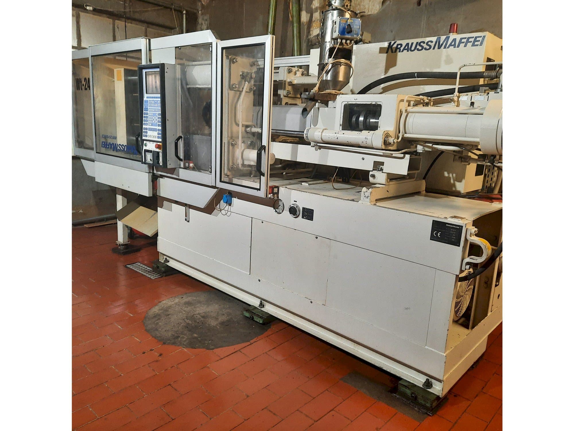 Vista frontale della macchina Krauss Maffei KM 125-520 C2