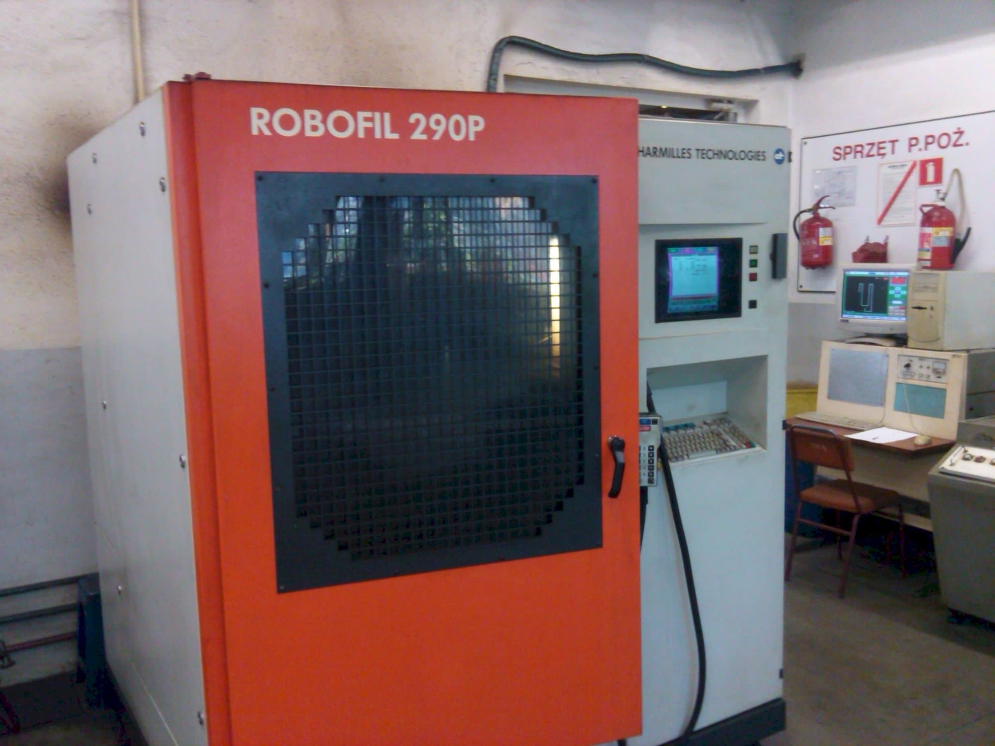 Vista frontale della macchina CHARMILLES Robofil 290 P