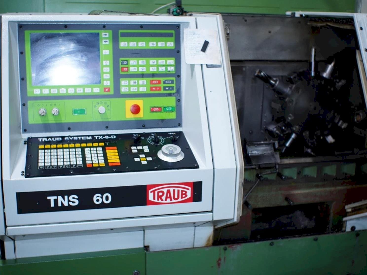 Vista frontale della macchina TRAUB TNS 60