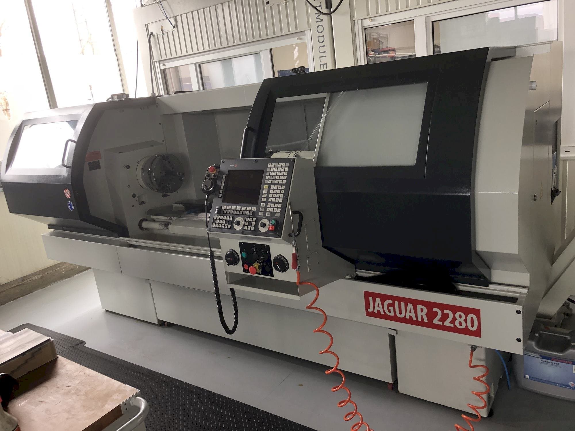 Vista frontale della macchina JESSEY AGUAR 2280
