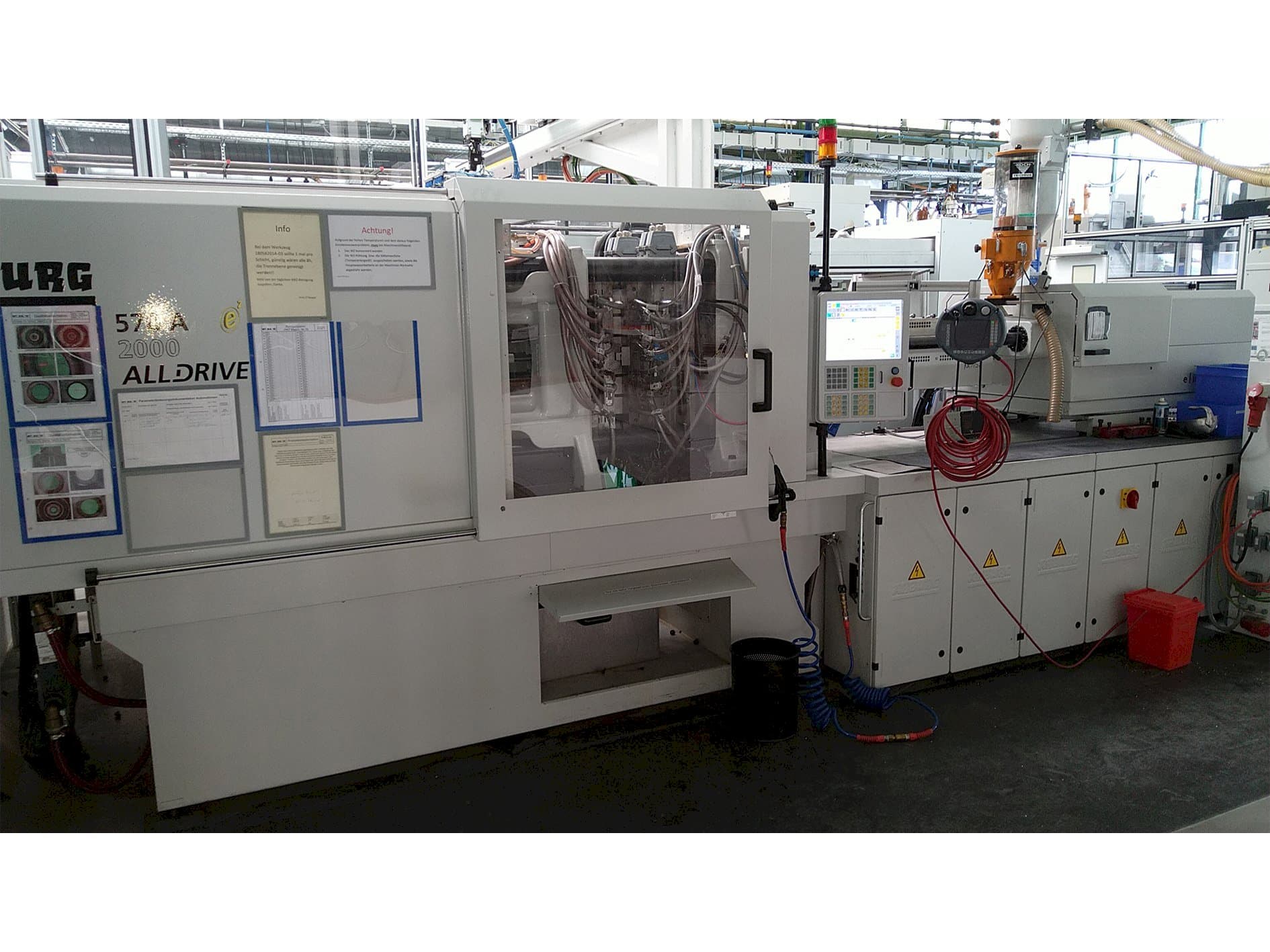 Vista frontale della macchina Arburg Allrounder 570 A 2000-800 ALLDRIVE