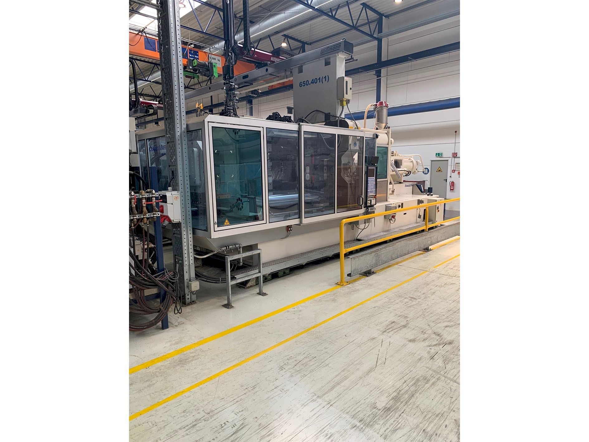 Vista frontale della macchina Krauss Maffei 650-2700-520 CL