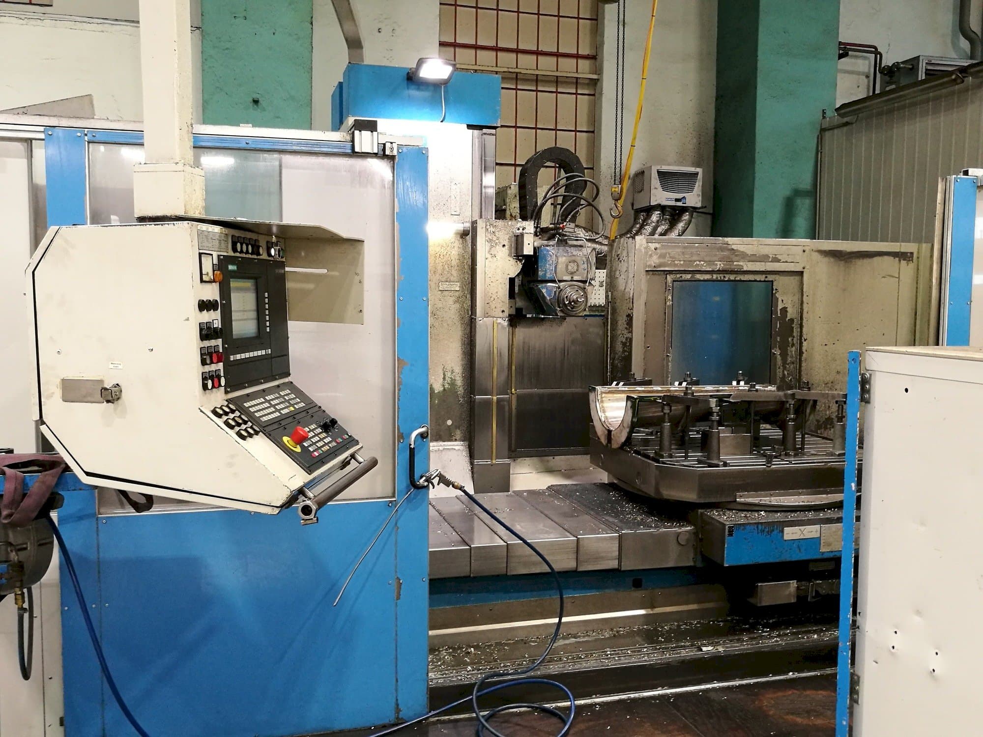 Vista frontale della macchina Kekeisen UBF 2500