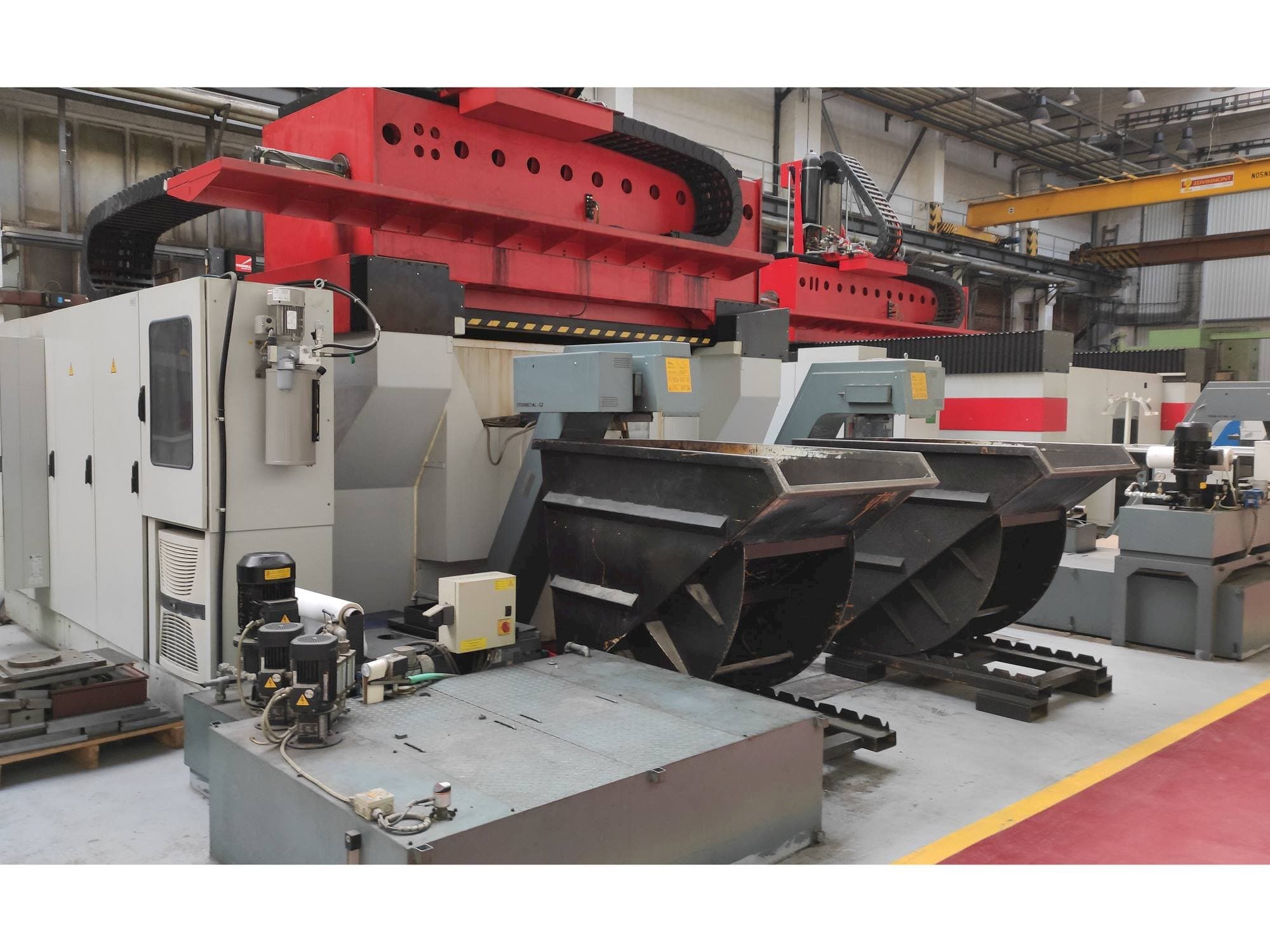 Vista frontale della macchina TRIMILL VU 2313