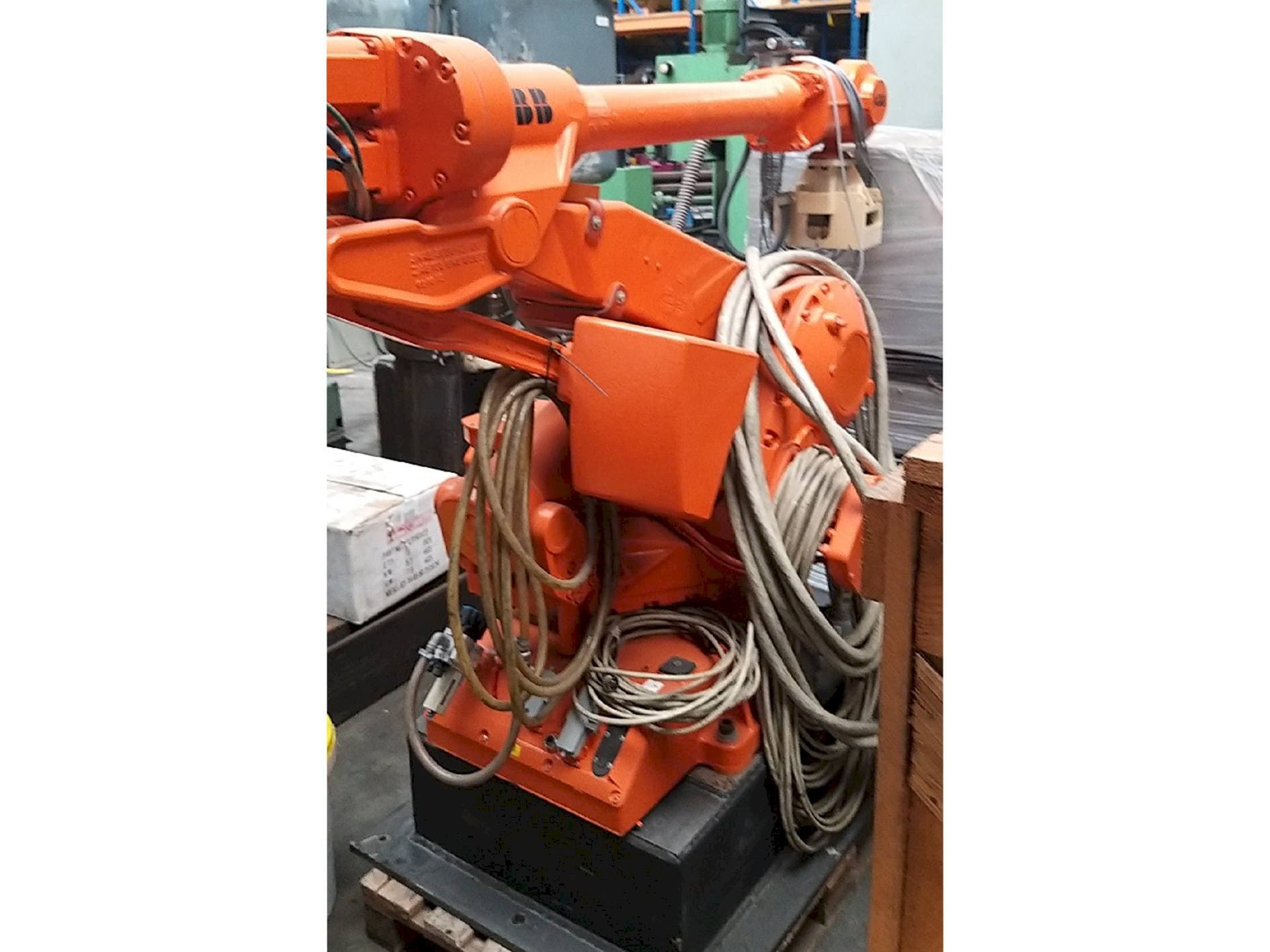 Vista frontale della macchina ABB IRB 4400