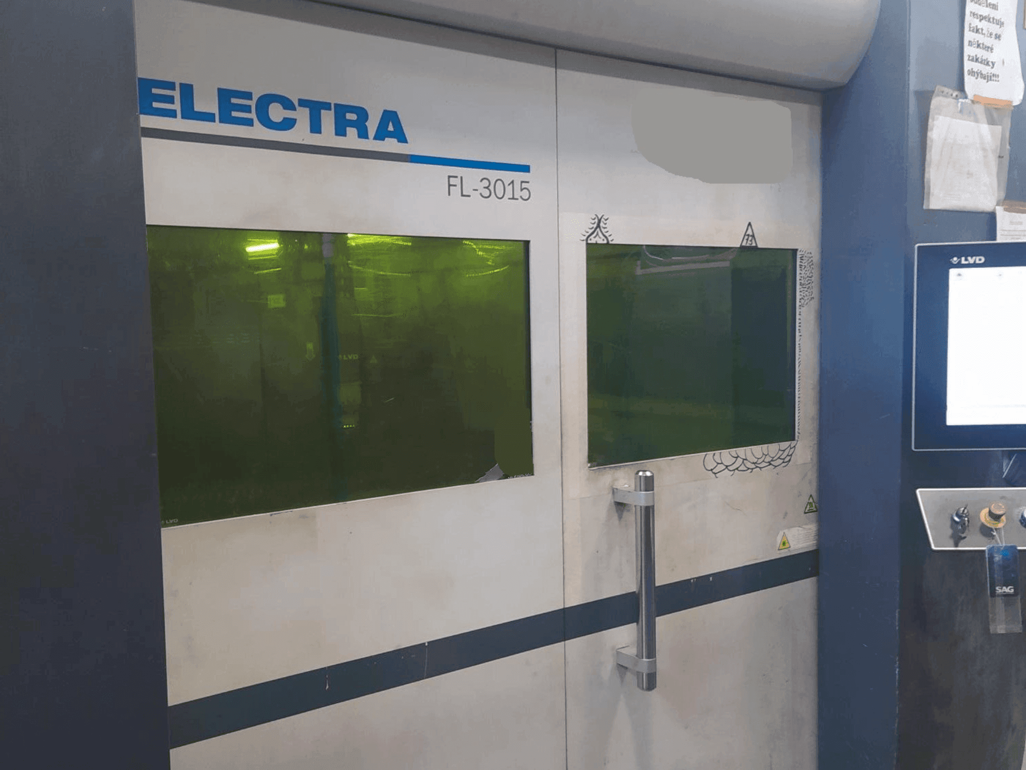 Vista frontale della macchina LVD ELECTRA FL-3015