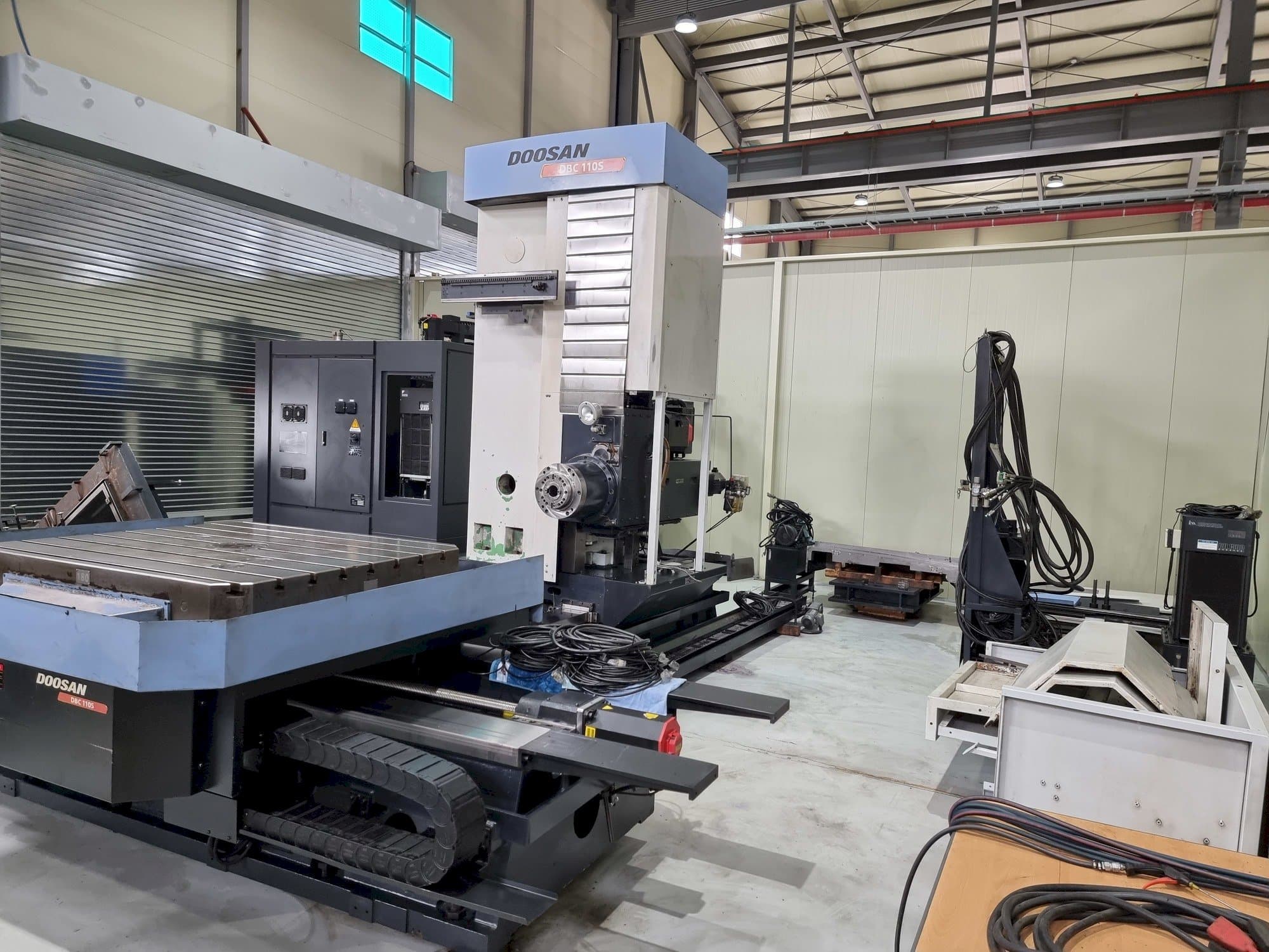 Vista frontale della macchina Doosan DBC 110S