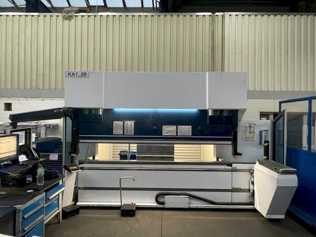 Vista frontale della macchina Trumpf TruBend 5130