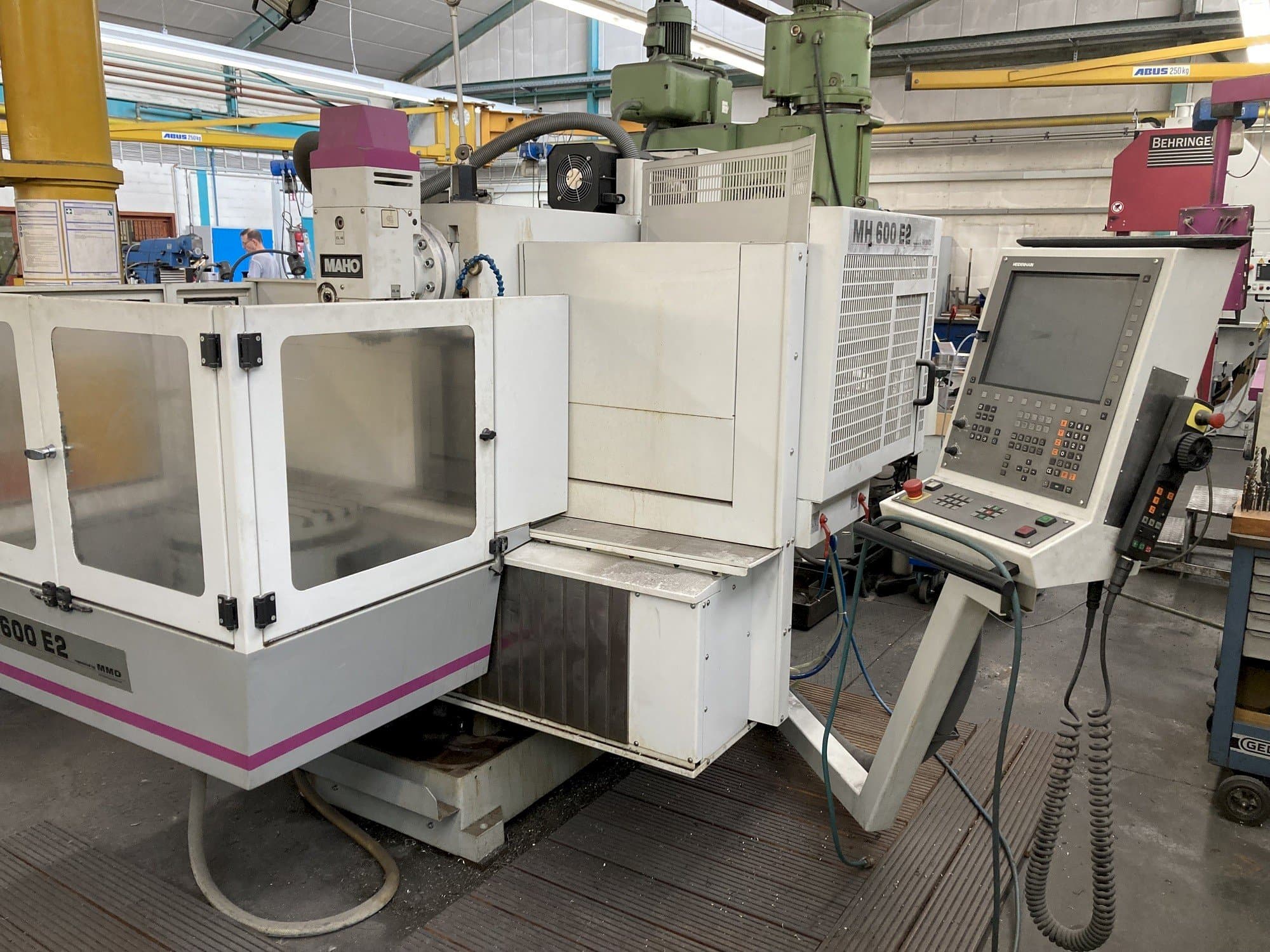 Vista frontale della macchina Maho MH 600 E2