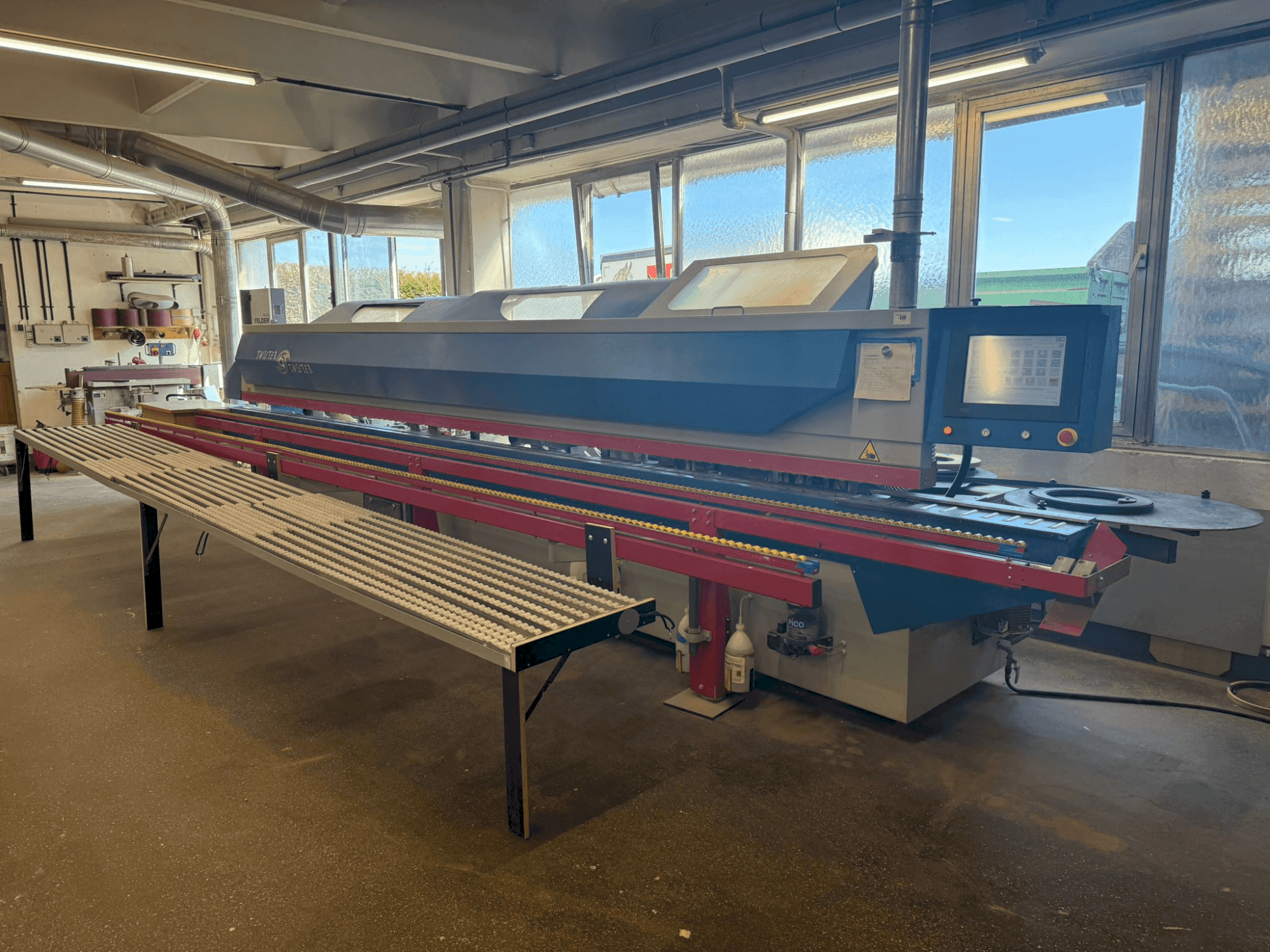 Vista frontale della macchina OTT TWISTER