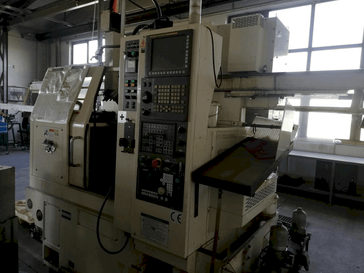 Vista frontale della macchina Takamatsu XW-50