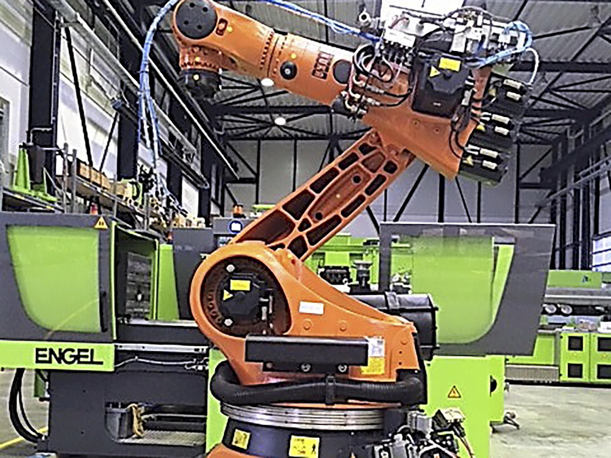 Vista frontale della macchina KUKA KR210
