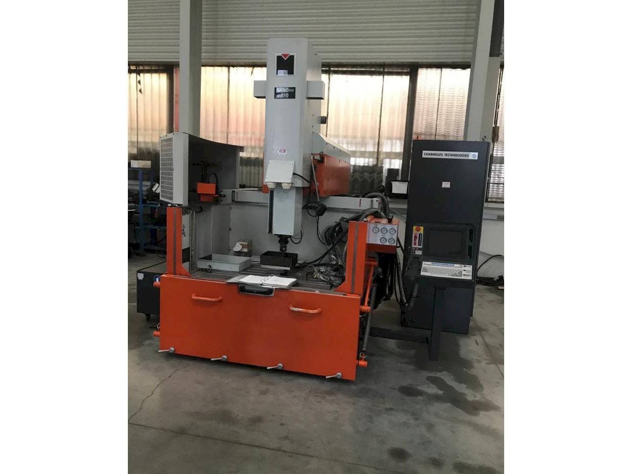 Vista frontale della macchina CHARMILLES ROBOFORM 810