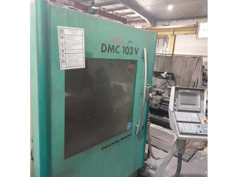 Vista frontale della macchina DECKEL MAHO DMC 103V