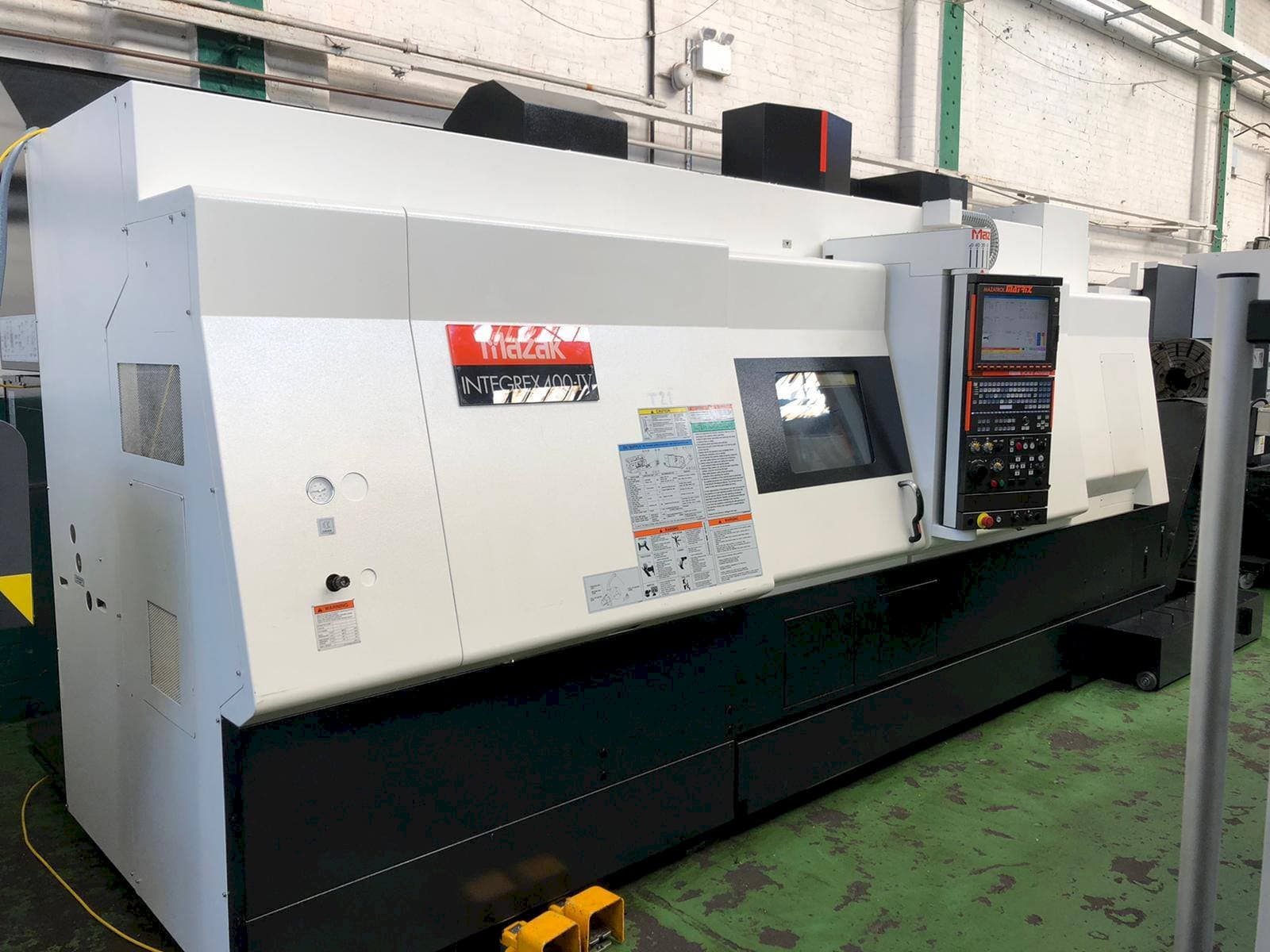 Vista frontale della macchina Mazak Integrex 400-IV