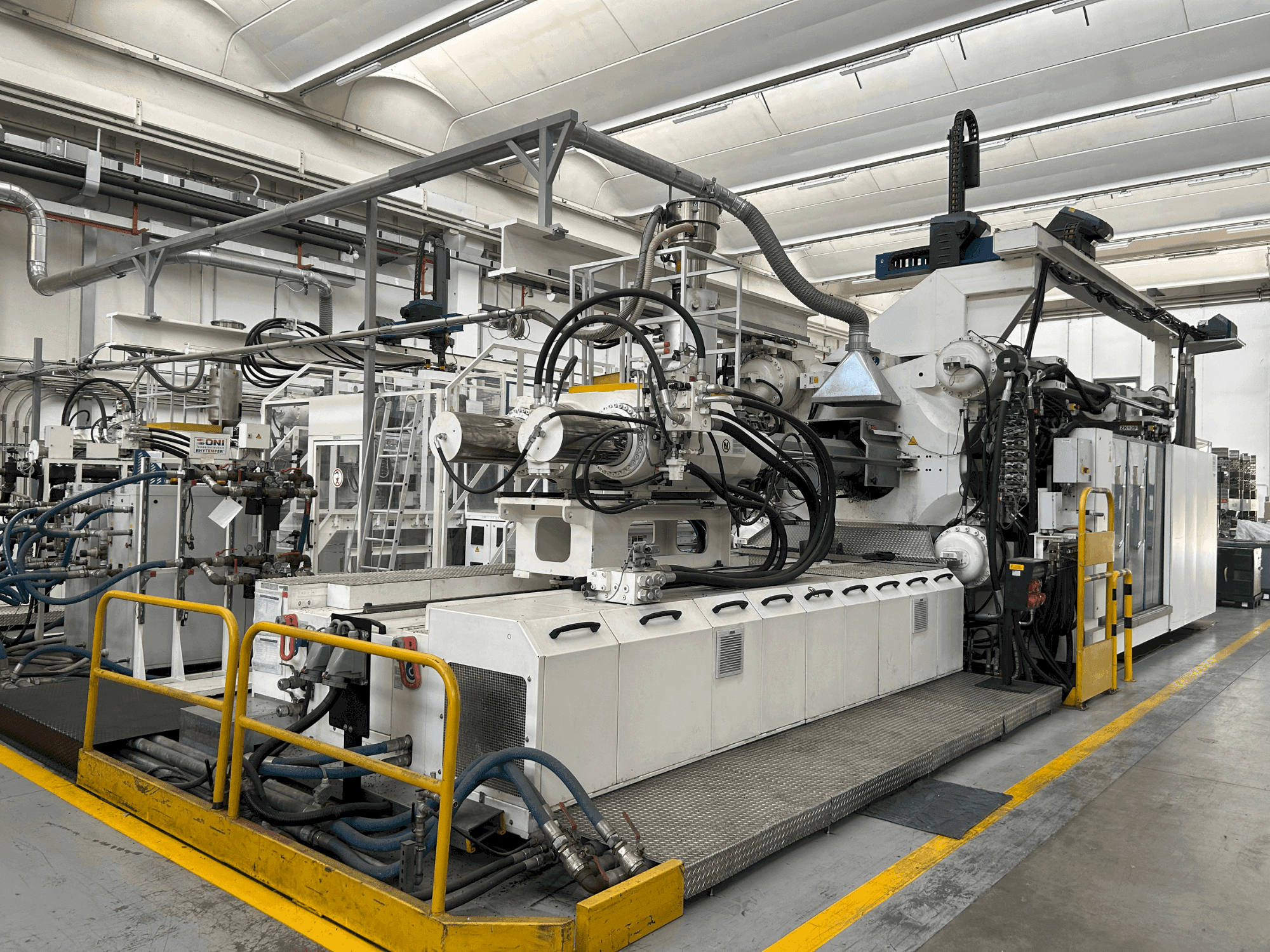 Vista frontale della macchina Engel Duo 7050/1100WPX