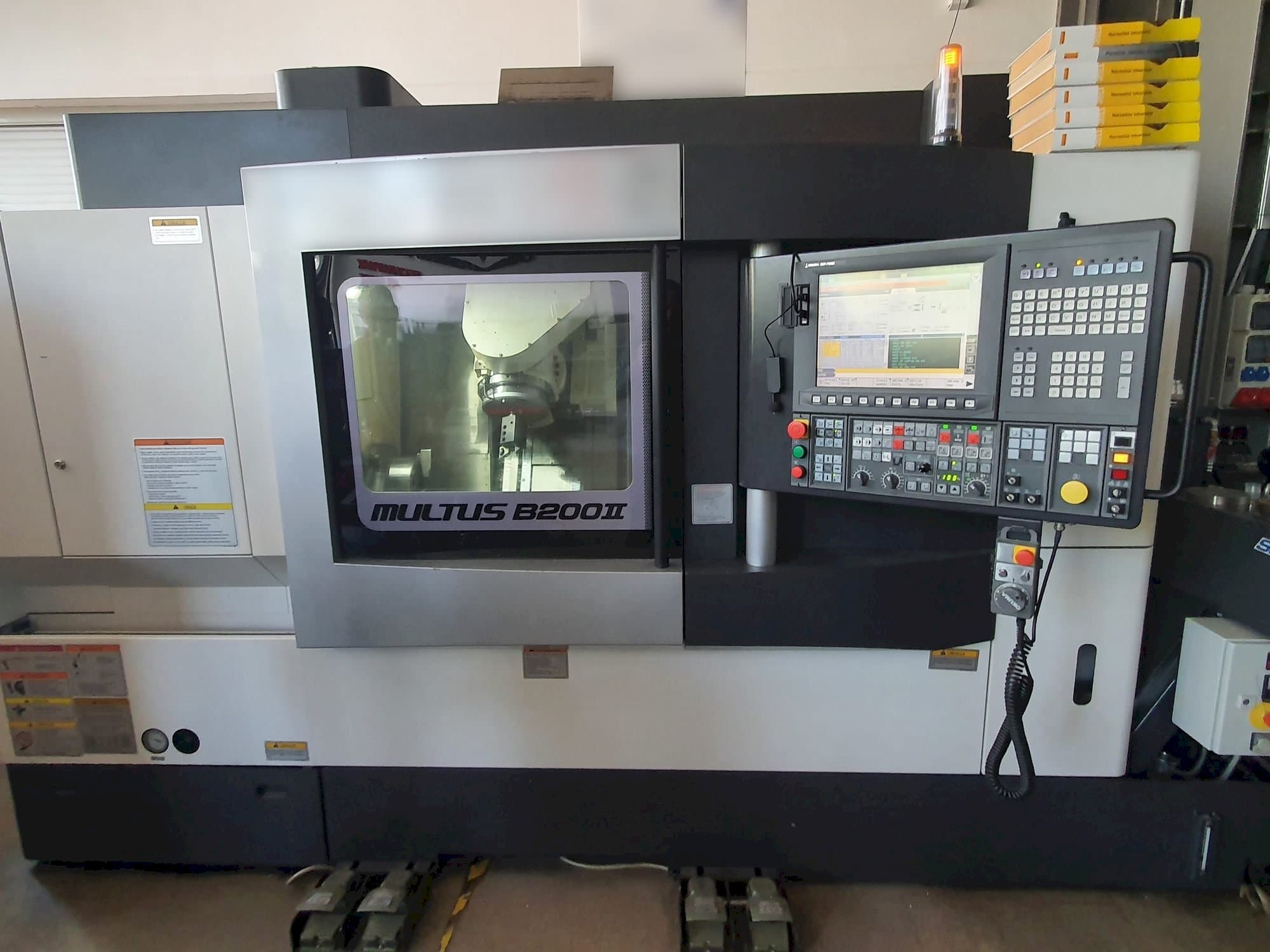 Vista frontale della macchina Okuma MULTUS B200II CX750