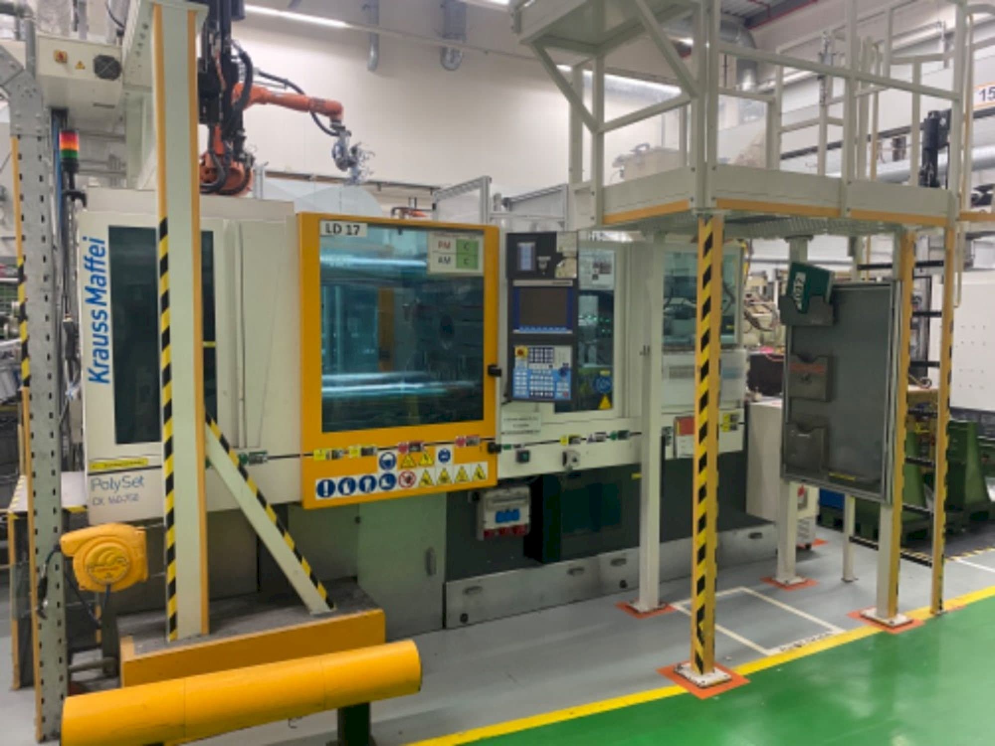 Vista frontale della macchina Krauss Maffei 160/750 CX POL