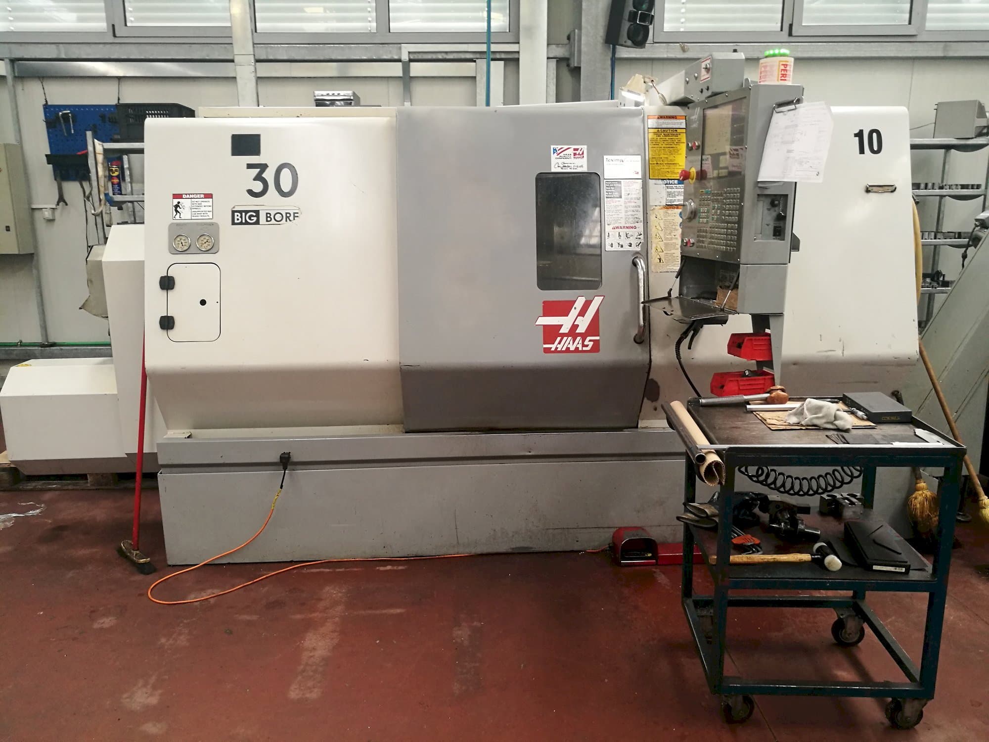 Vista frontale della macchina HAAS SL-30THBE