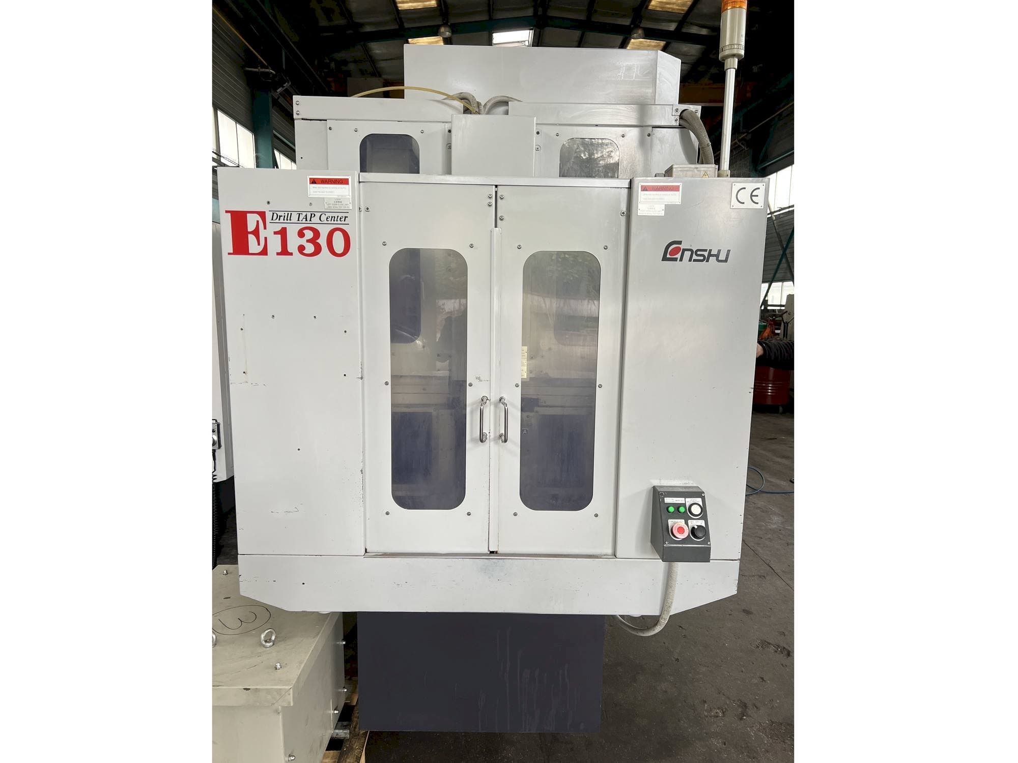 Vista frontale della macchina Enshu E130