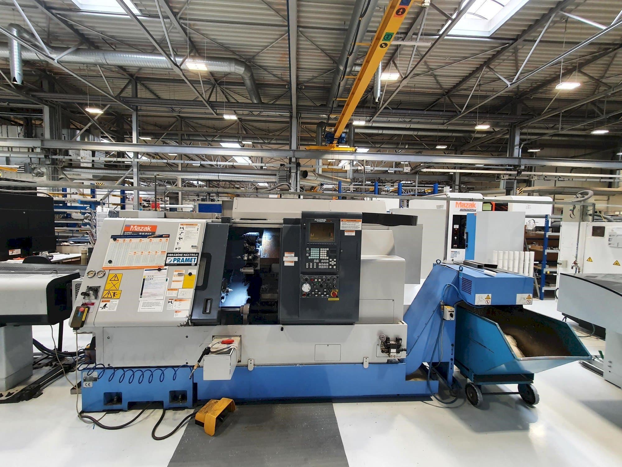 Vista frontale della macchina Mazak SQT-250M 1000L