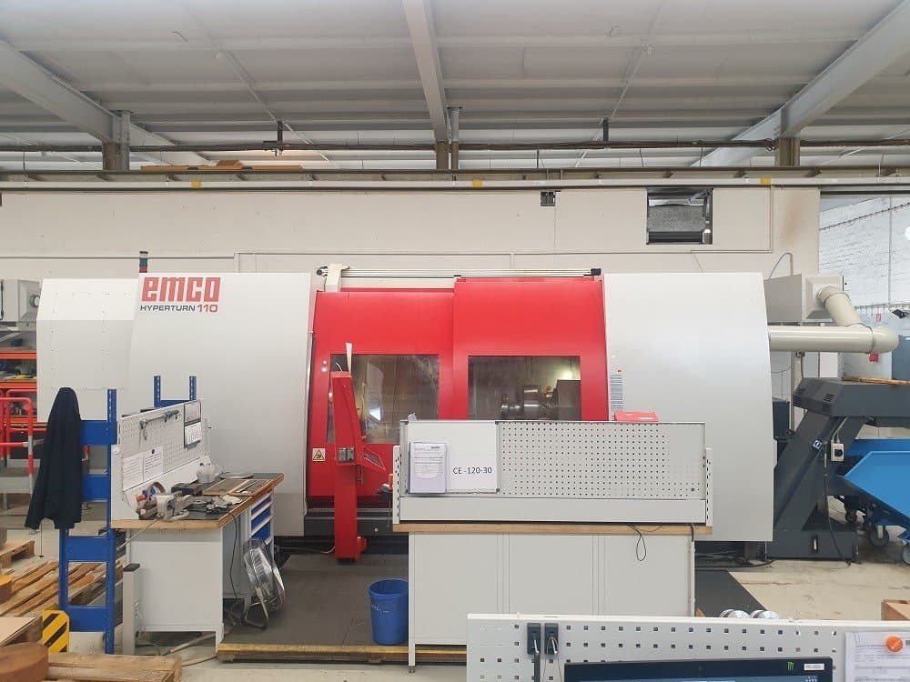 Vista frontale della macchina EMCO Hyperturn 110