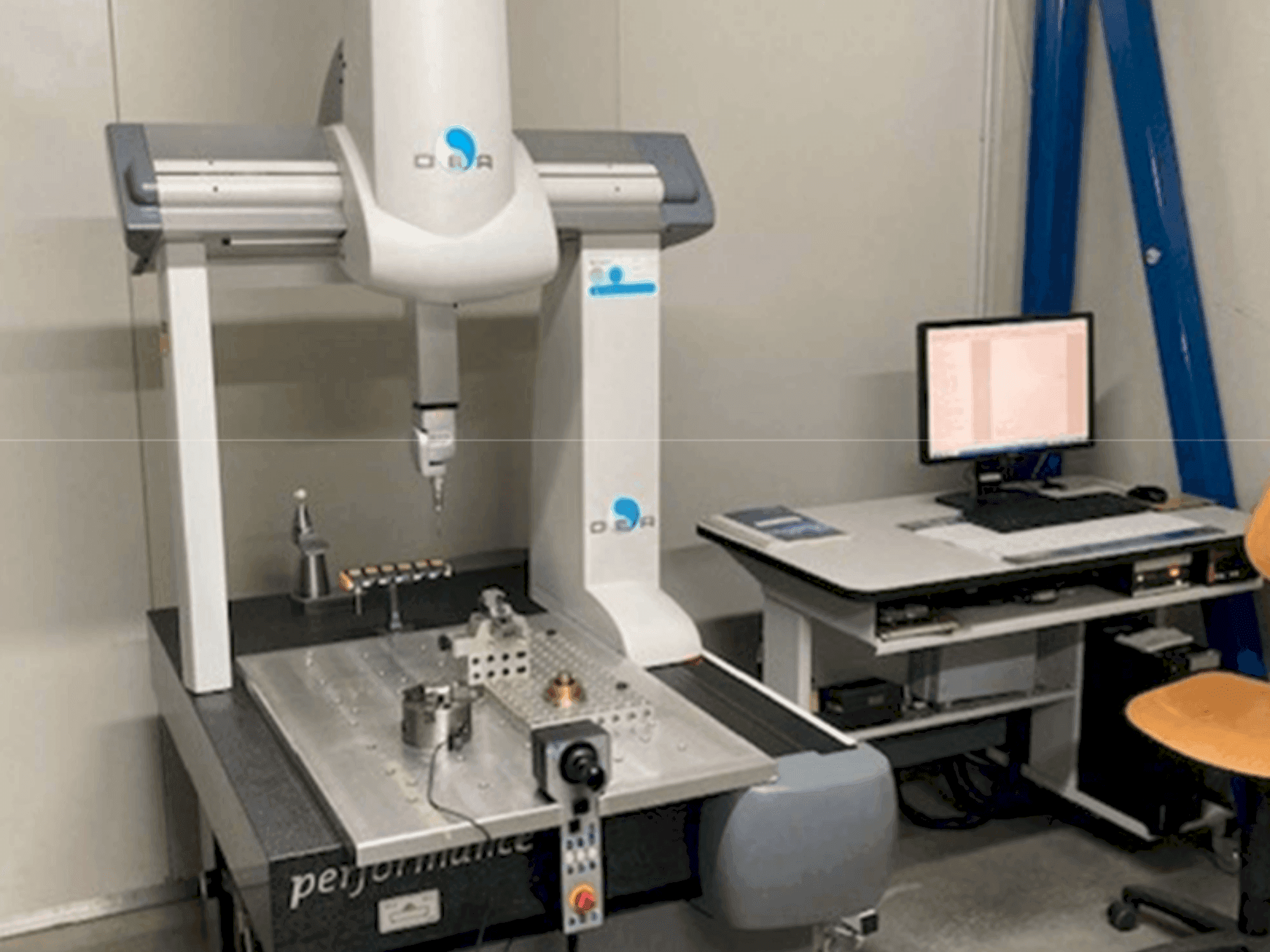 Vista frontale della macchina DEA Global 050705 Performance