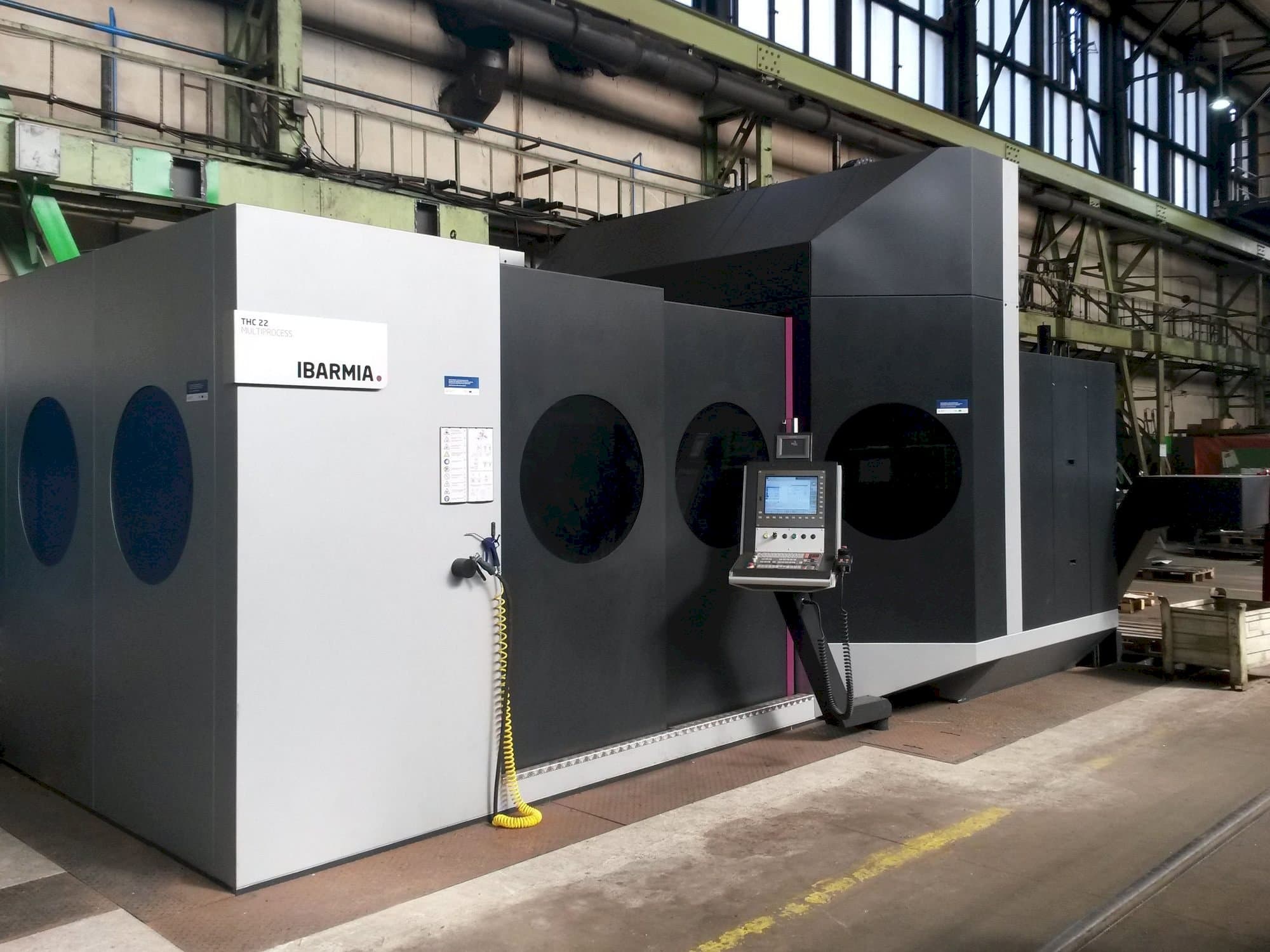 Vista frontale della macchina IBARMIA THC 22 MULTIPROCESS