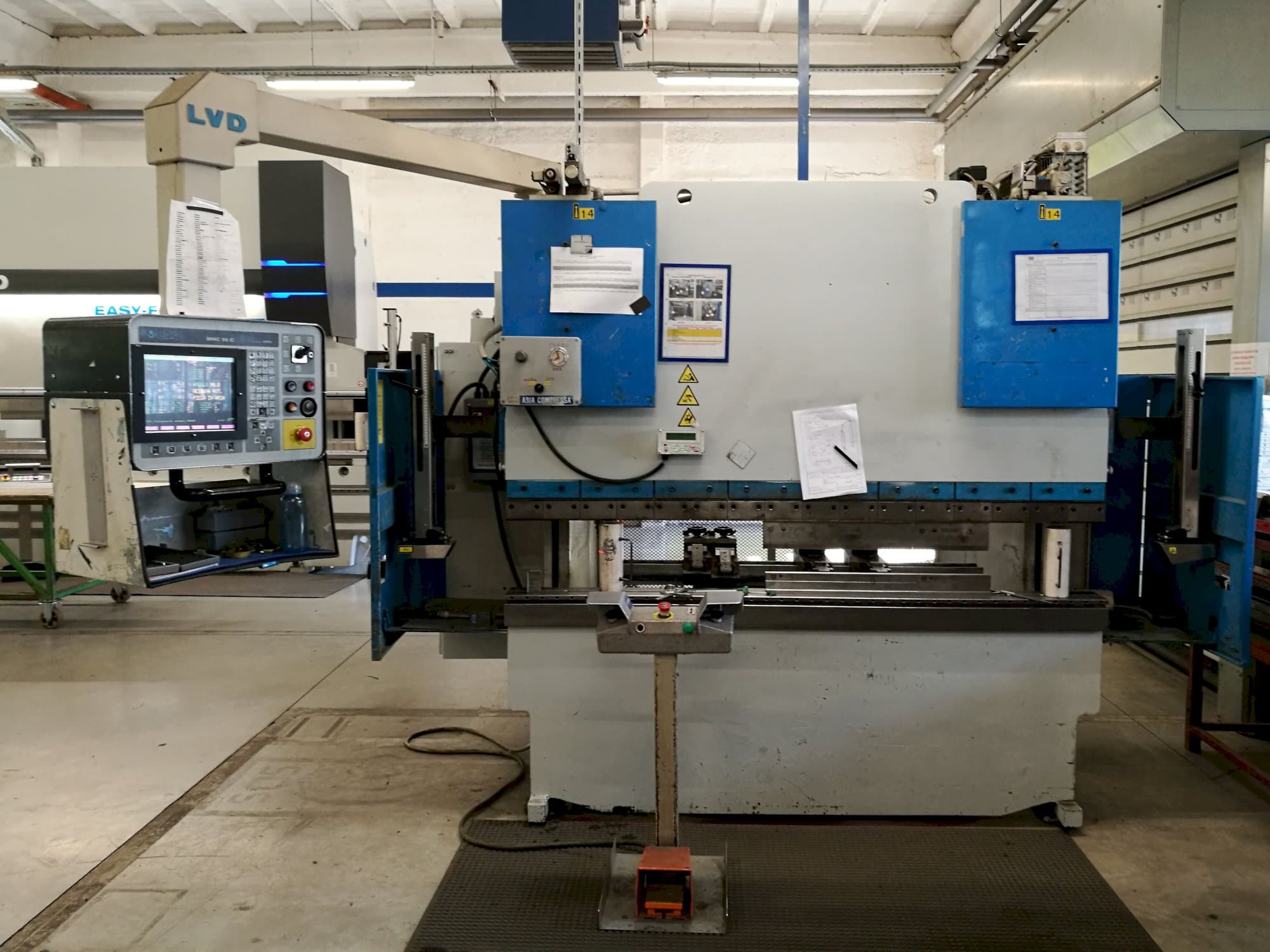 Vista frontale della macchina LVD PPEB 50/20 MNC 95