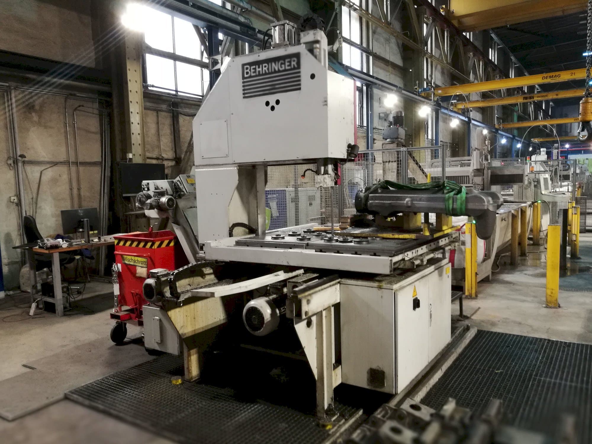 Vista frontale della macchina Behringer LPS 60-T