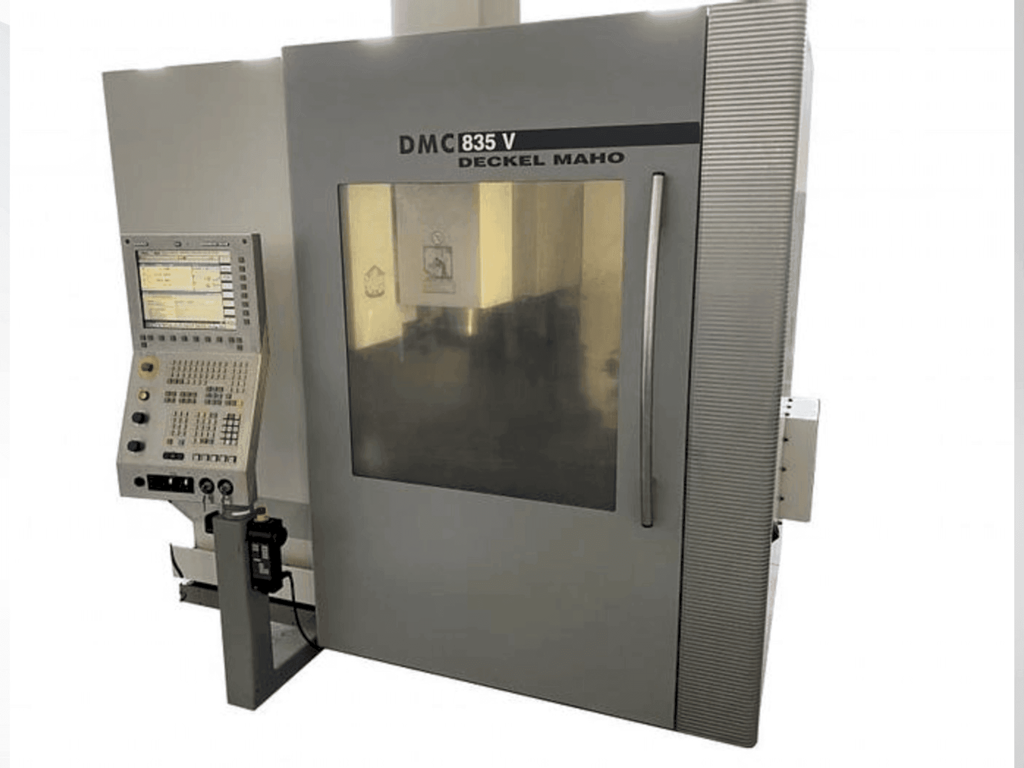 Vista frontale della macchina DMG DECKEL MAHO DMC 835V