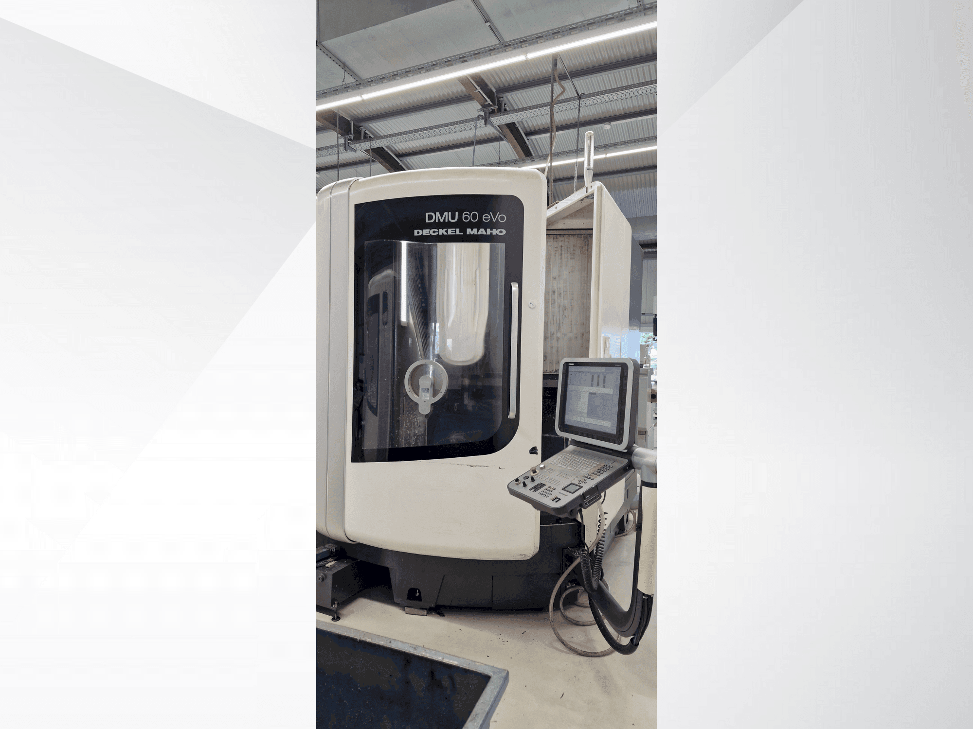 Vista frontale della macchina DMG DECKEL MAHO DMU 60 evo