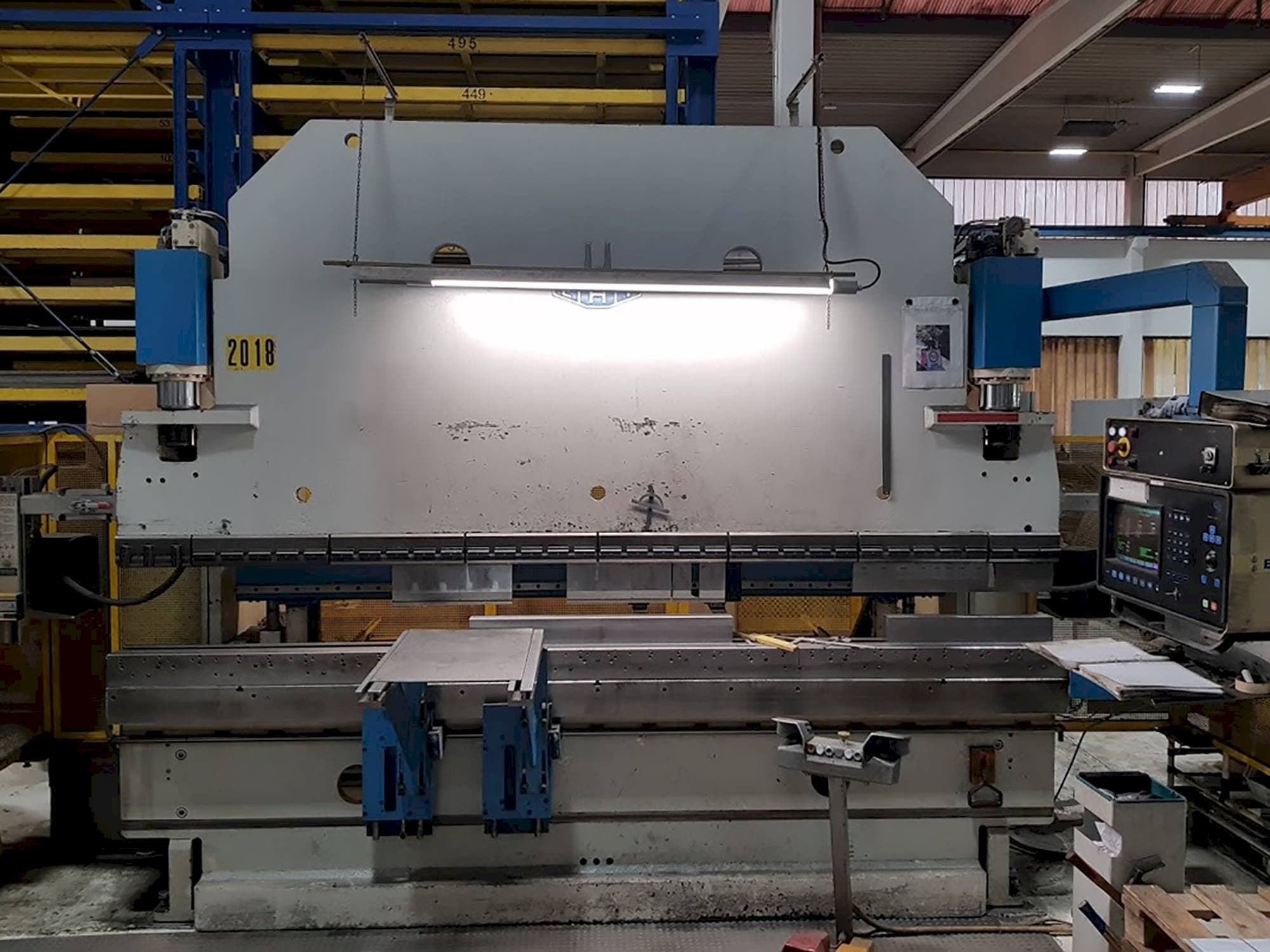 Vista frontale della macchina EHT EHPS 11-35