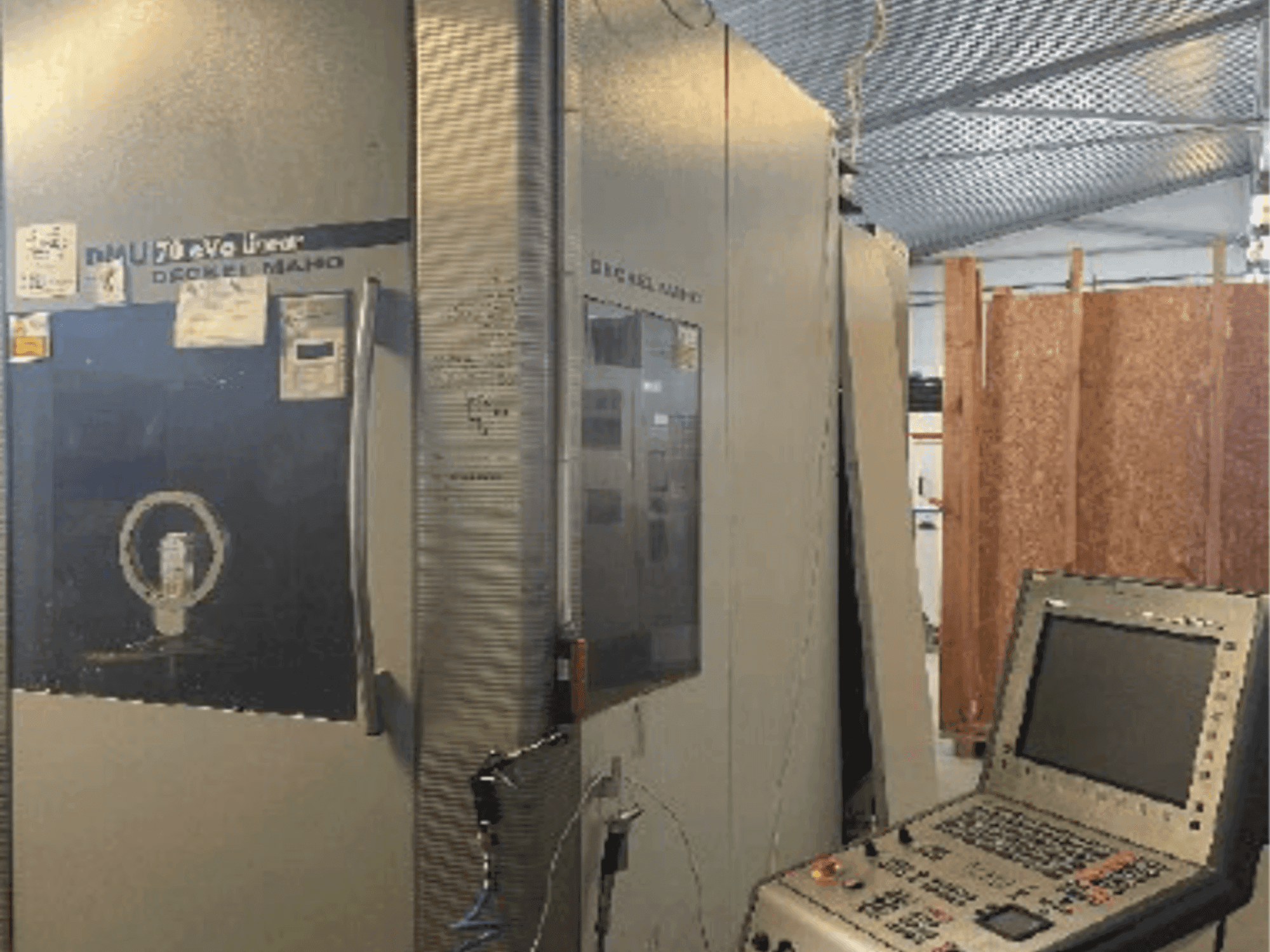 Vista frontale della macchina DMG DECKEL MAHO DMU 70 eVo