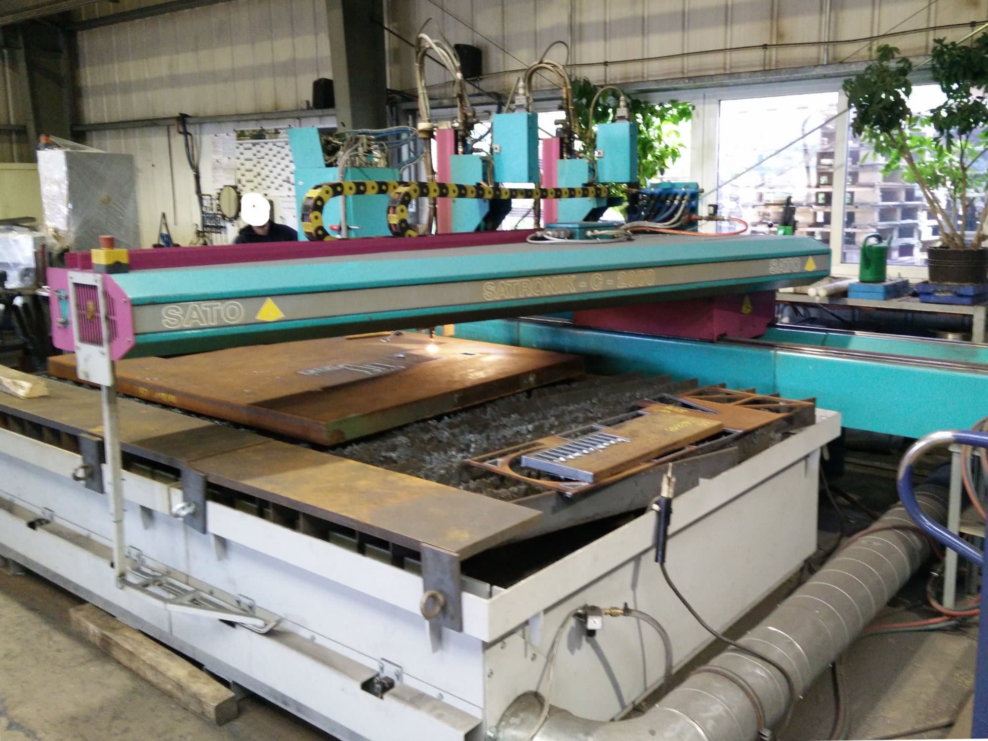 Vista lato sinistro della macchina SATO SATRONIK C-2000