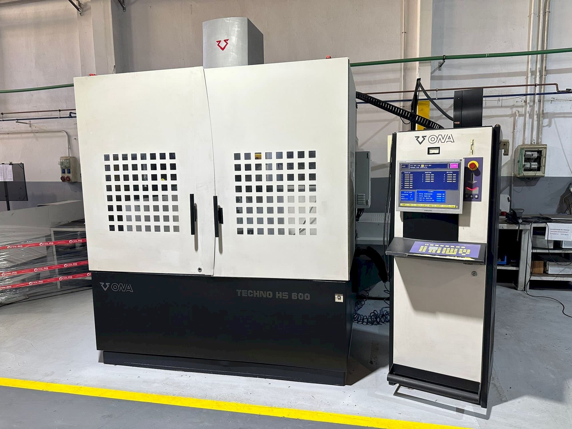 Vista frontale della macchina ONA HS 600