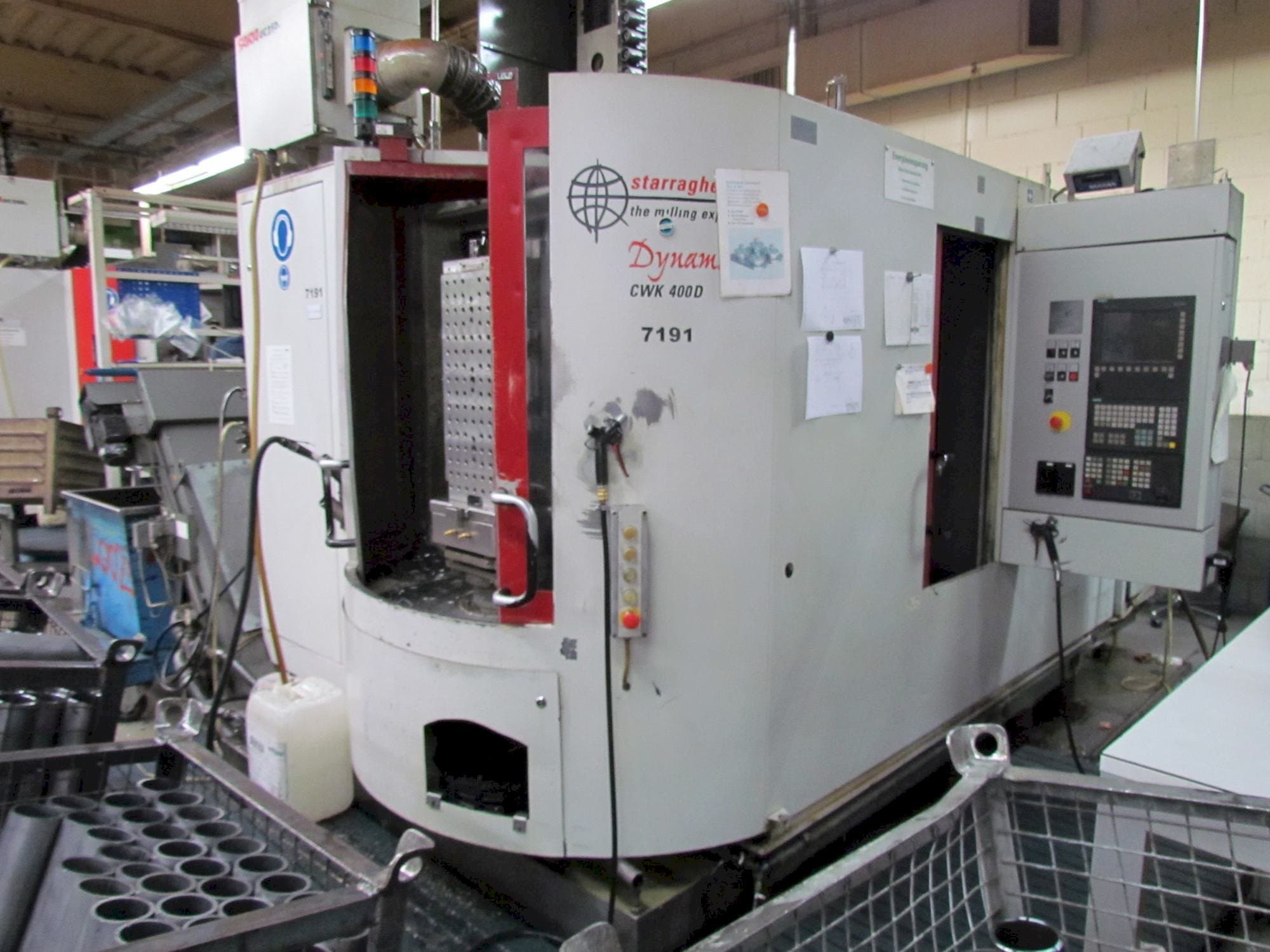 Vista frontale della macchina Heckert CWK 400 D