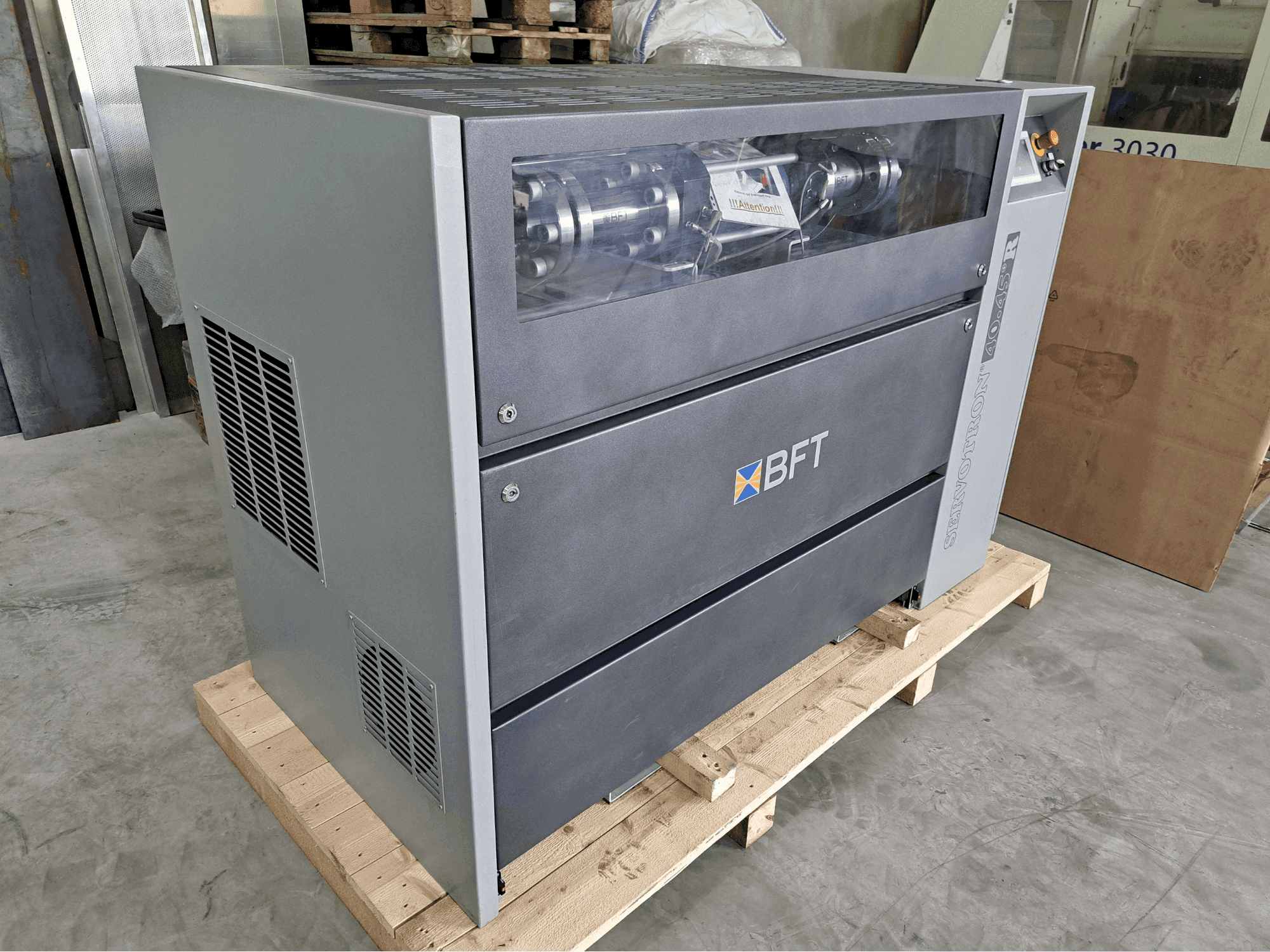 Vista frontale della macchina BFT Servotron 40.45+