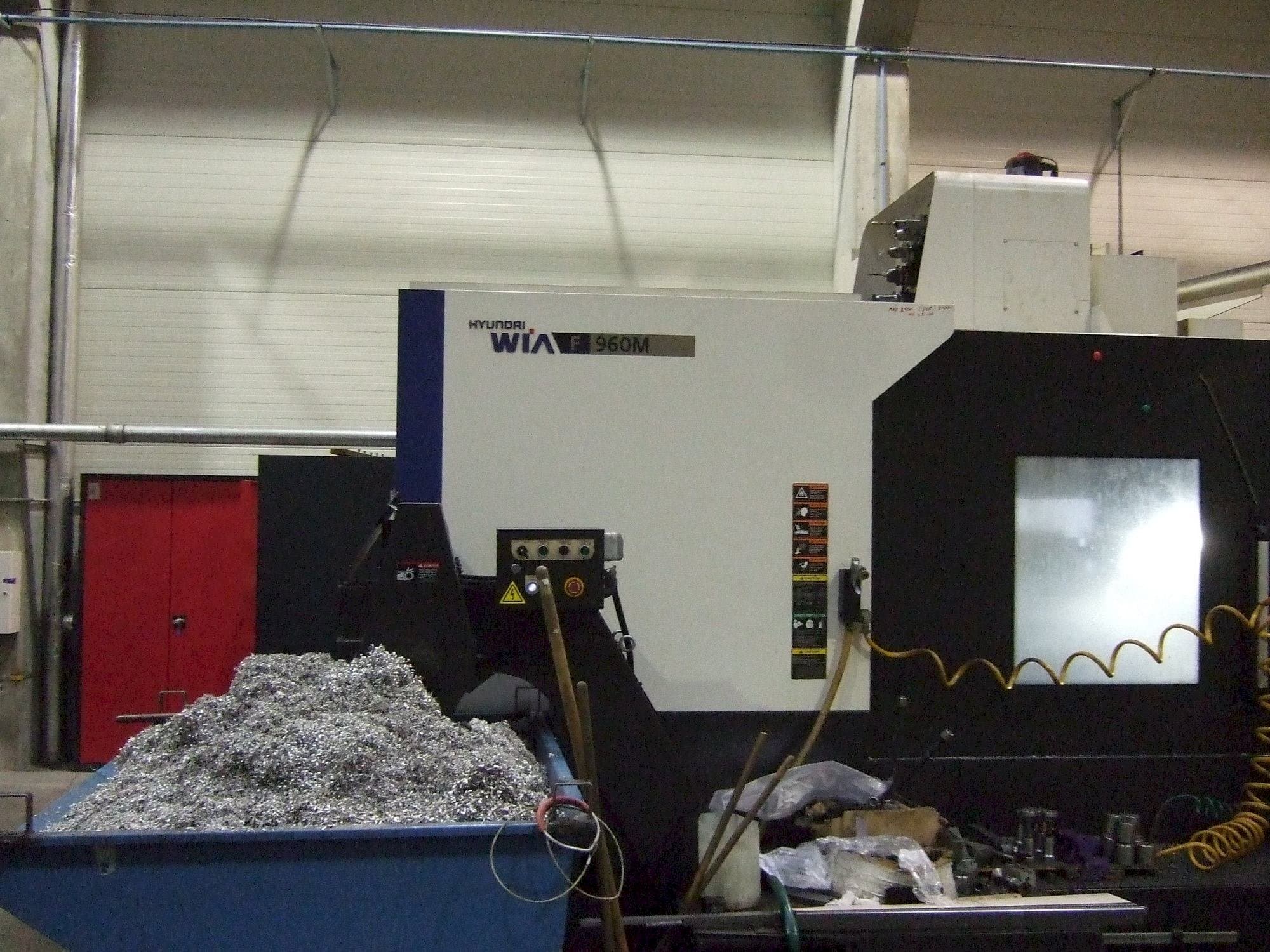 Vista frontale della macchina Hyundai F960M