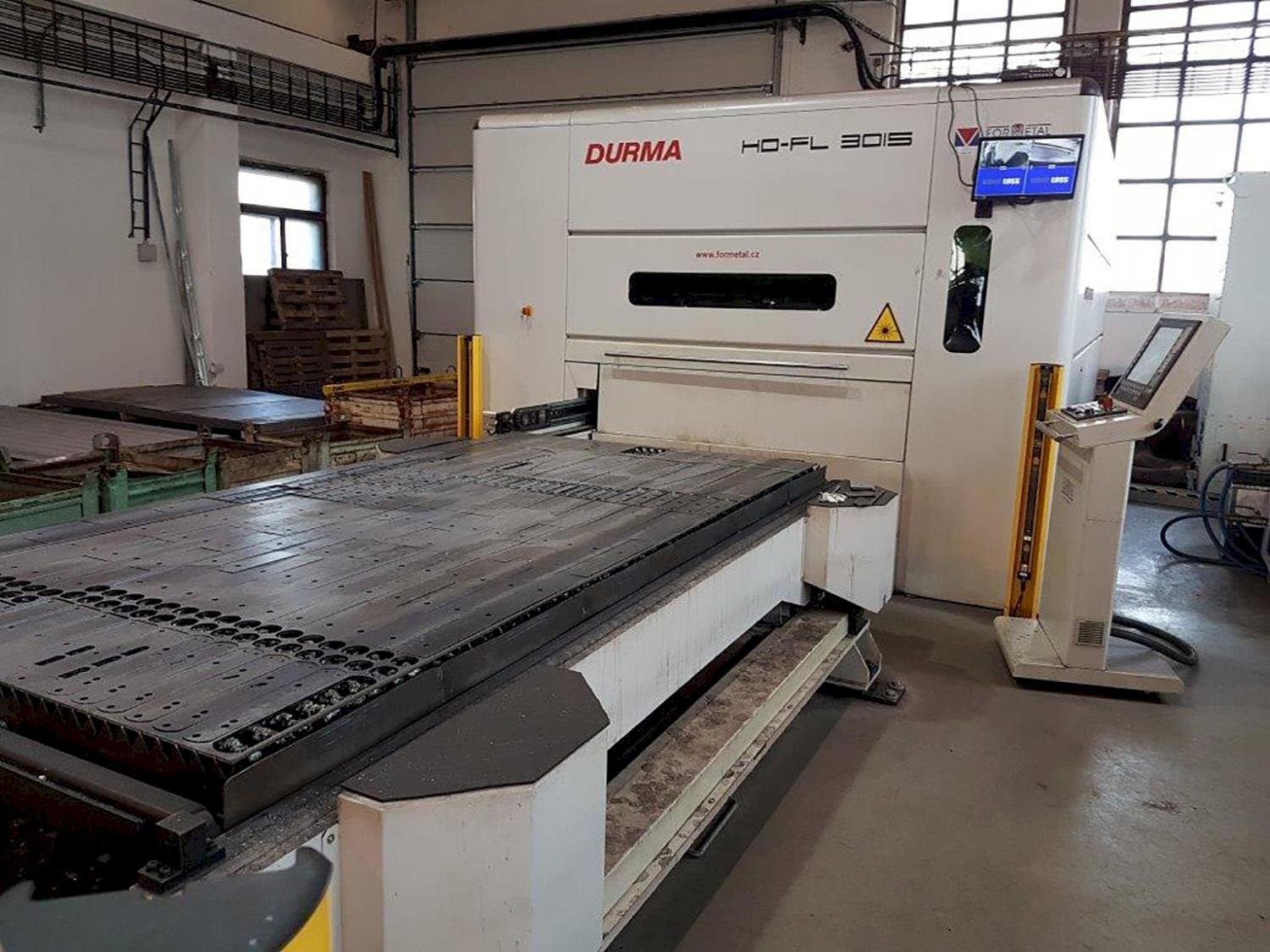 Vista frontale della macchina Durma HD-FL 3015 L